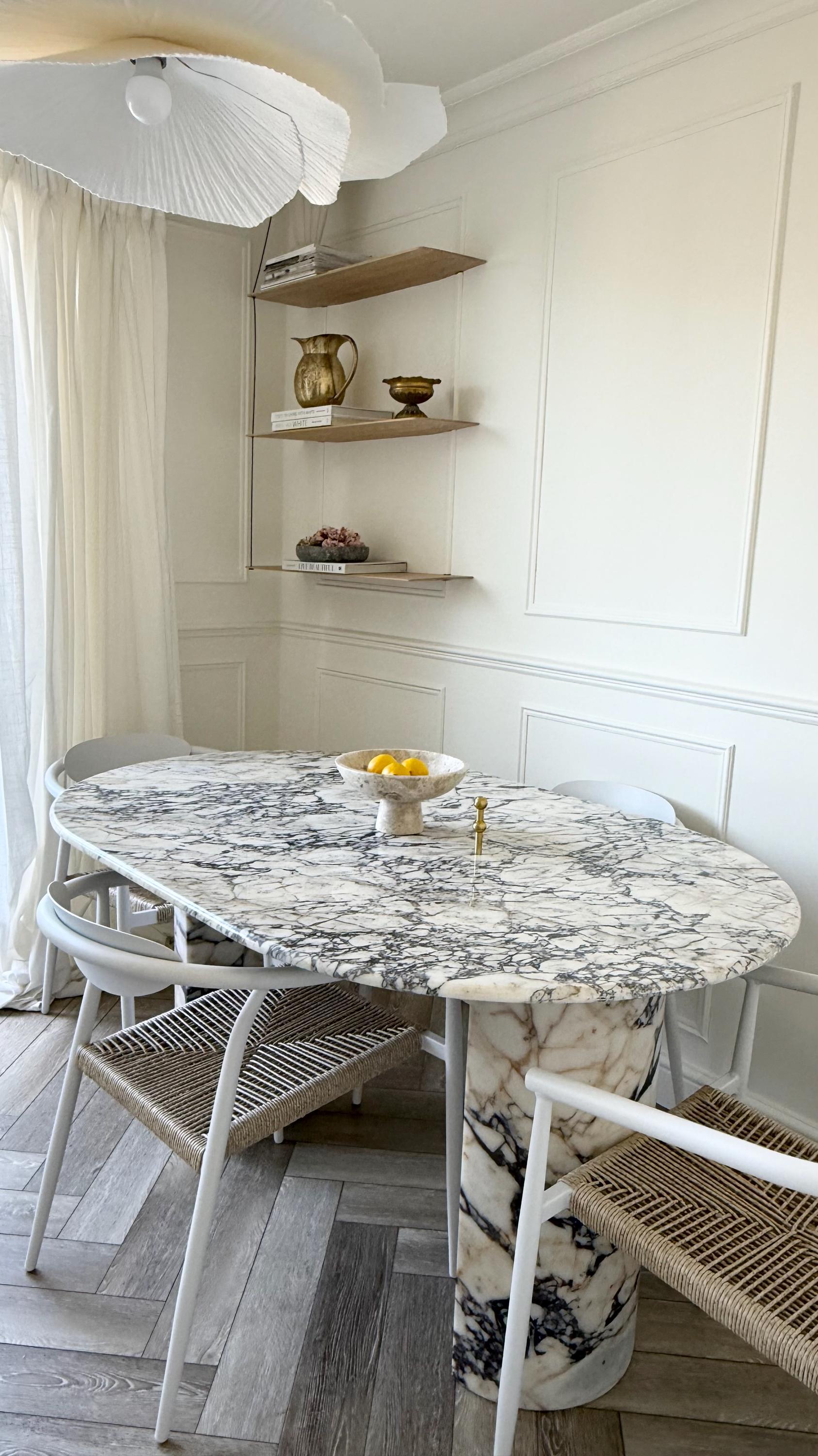 Table de salle à manger moderne ovale en marbre Calacatta Viola, faite à la main en vente 3