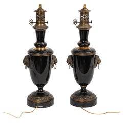 Bella coppia di lampade da tavolo in porcellana nera e bronzo in stile impero francese