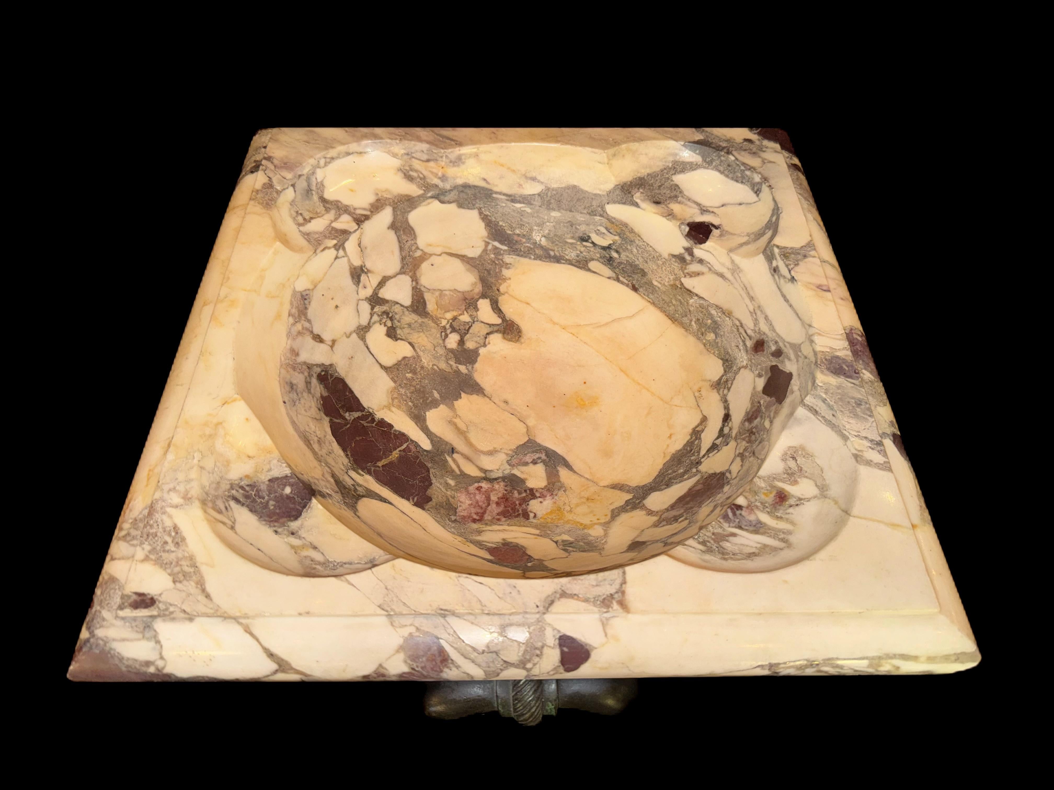 Centre de table italien en bronze double sculpté à la main avec corps cannelé en vente 2