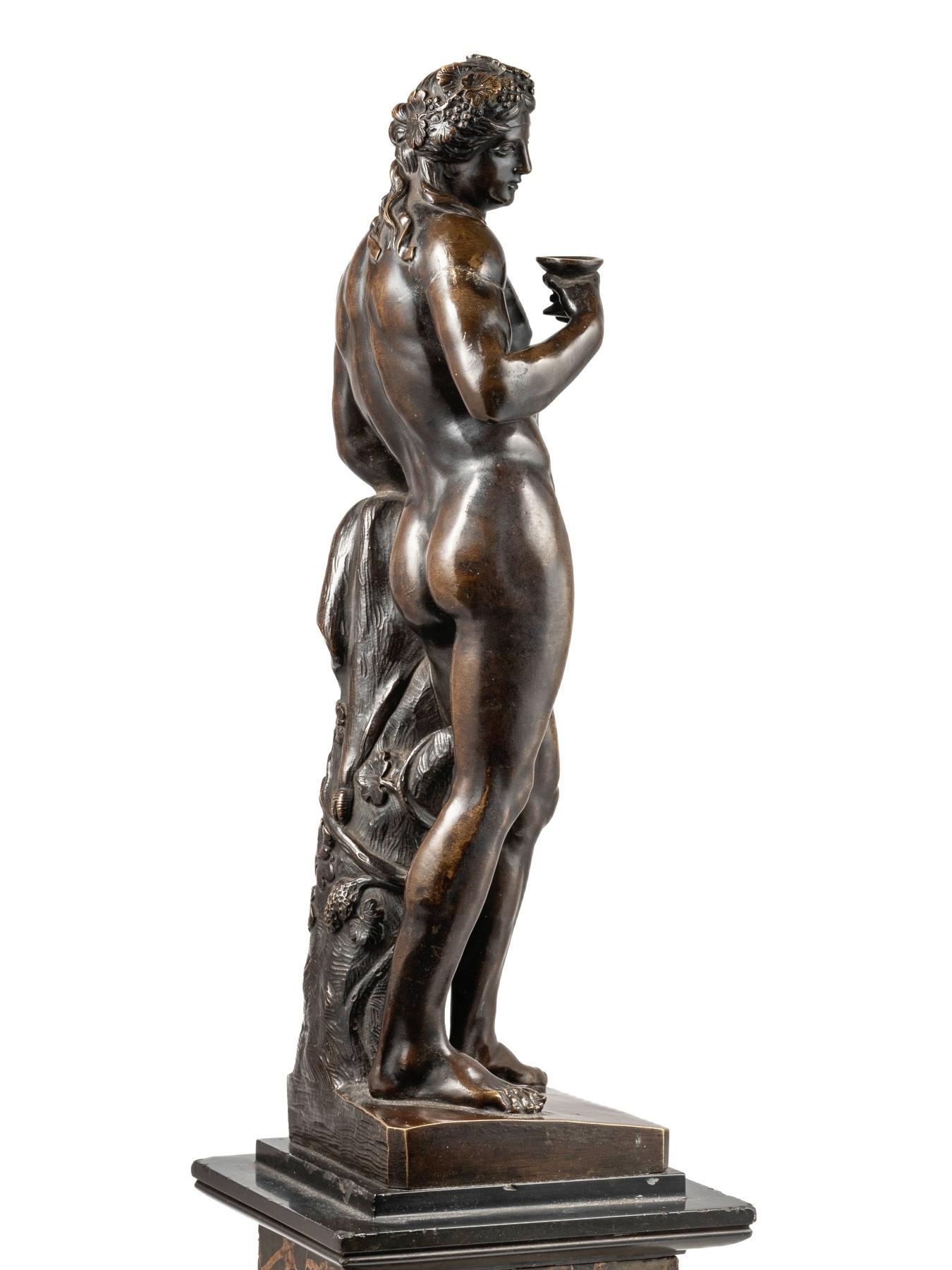 Scultura in bronzo patinato di Bacco del 18/19° secolo A.I.C. In condizioni buone in vendita a New York, NY