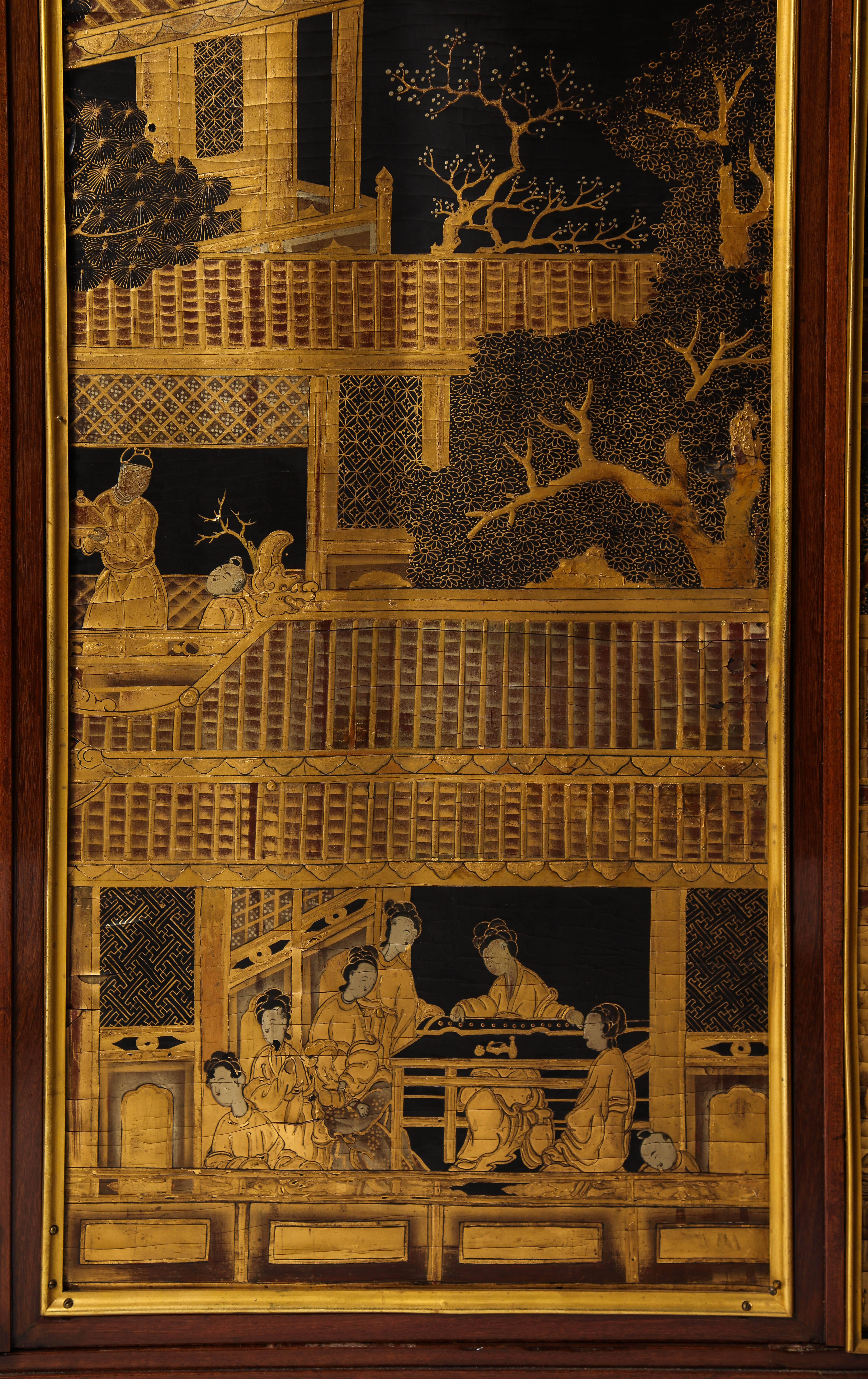 Chinesischer lackierter Mahagoni-Schrank im Louis-XVI.-Stil mit vergoldeter Bronzemontierung, Mahagoni (Französisch) im Angebot