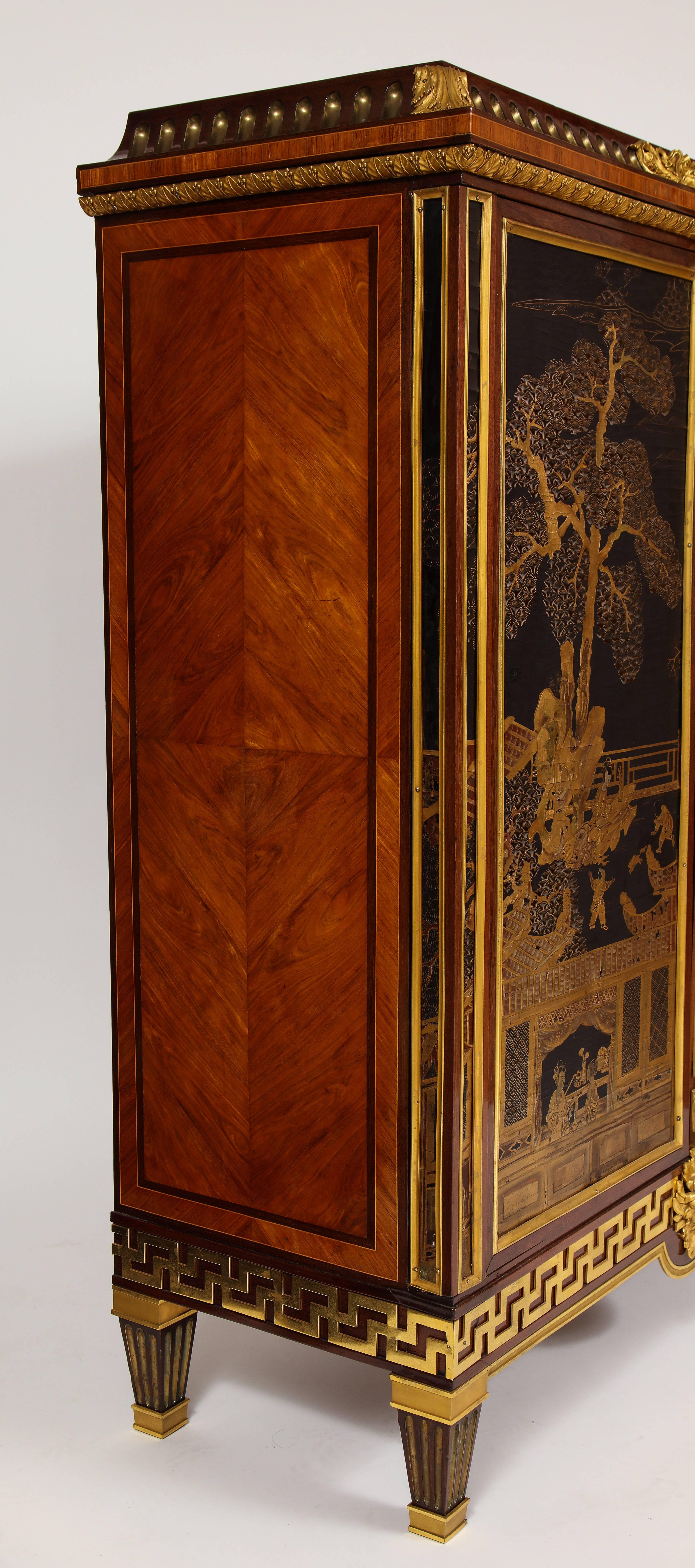 Meuble de rangement français de style Louis XVI en acajou laqué chinois monté sur bronze doré en vente 1