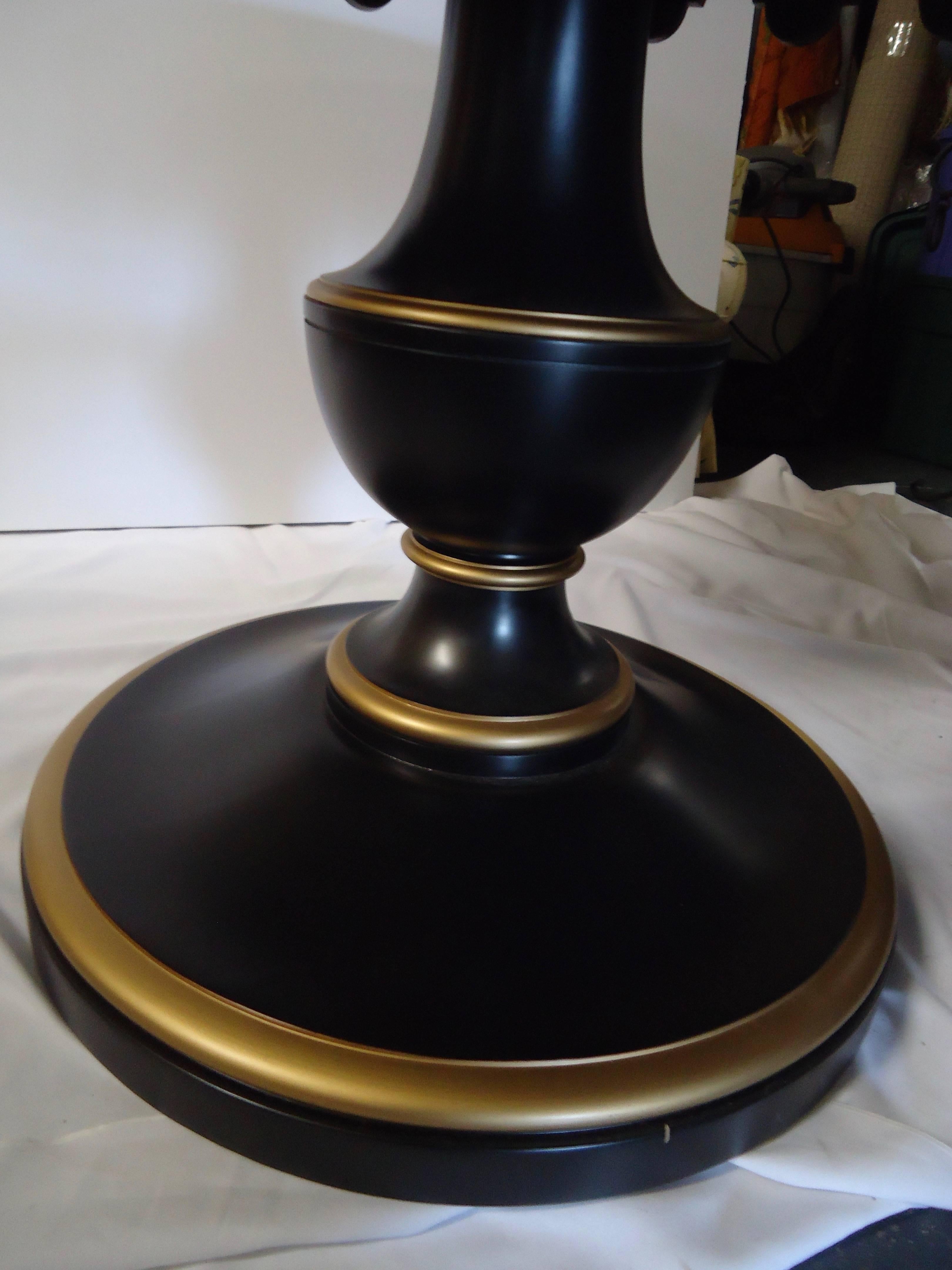 Glamorous Dorothy Draper for Kindel Round Ebonized and Gold Table In Excellent Condition In Hopewell, NJ