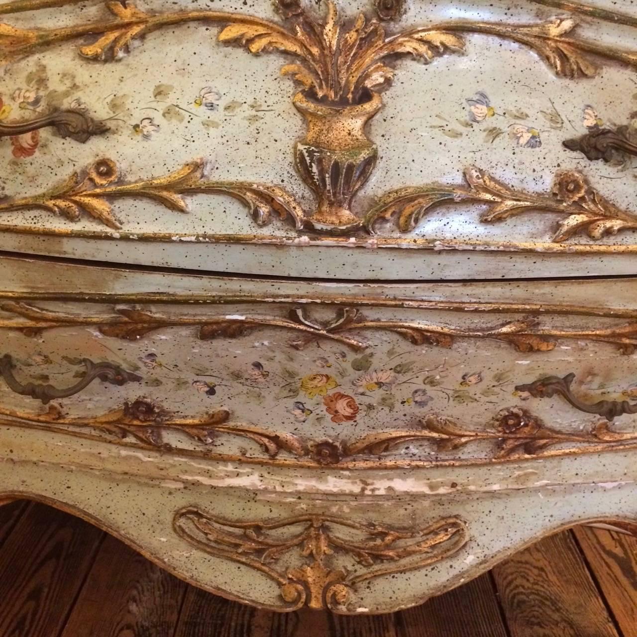 Venetian Rococo Painted and Parcel-Gilt Commode In Distressed Condition In Hopewell, NJ