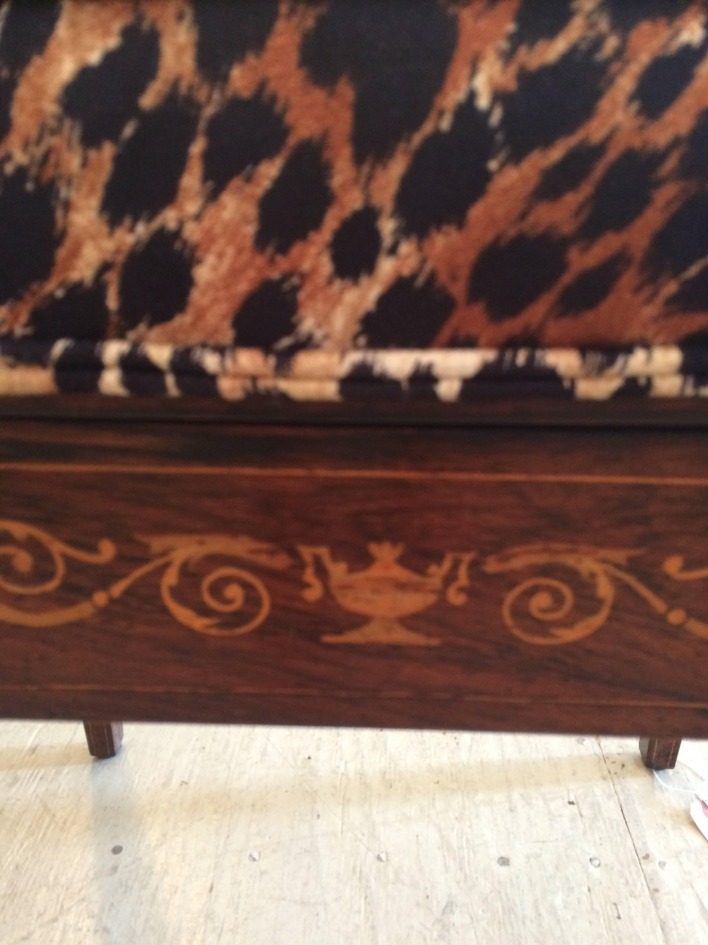 Unknown Classic Mahogany Little Bench with Animal Print Cushion Top