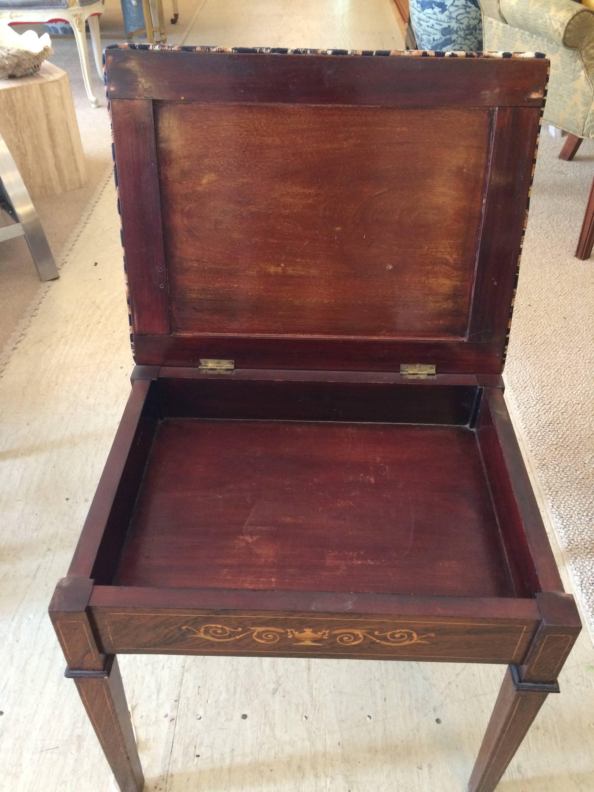 Neoclassical Classic Mahogany Little Bench with Animal Print Cushion Top