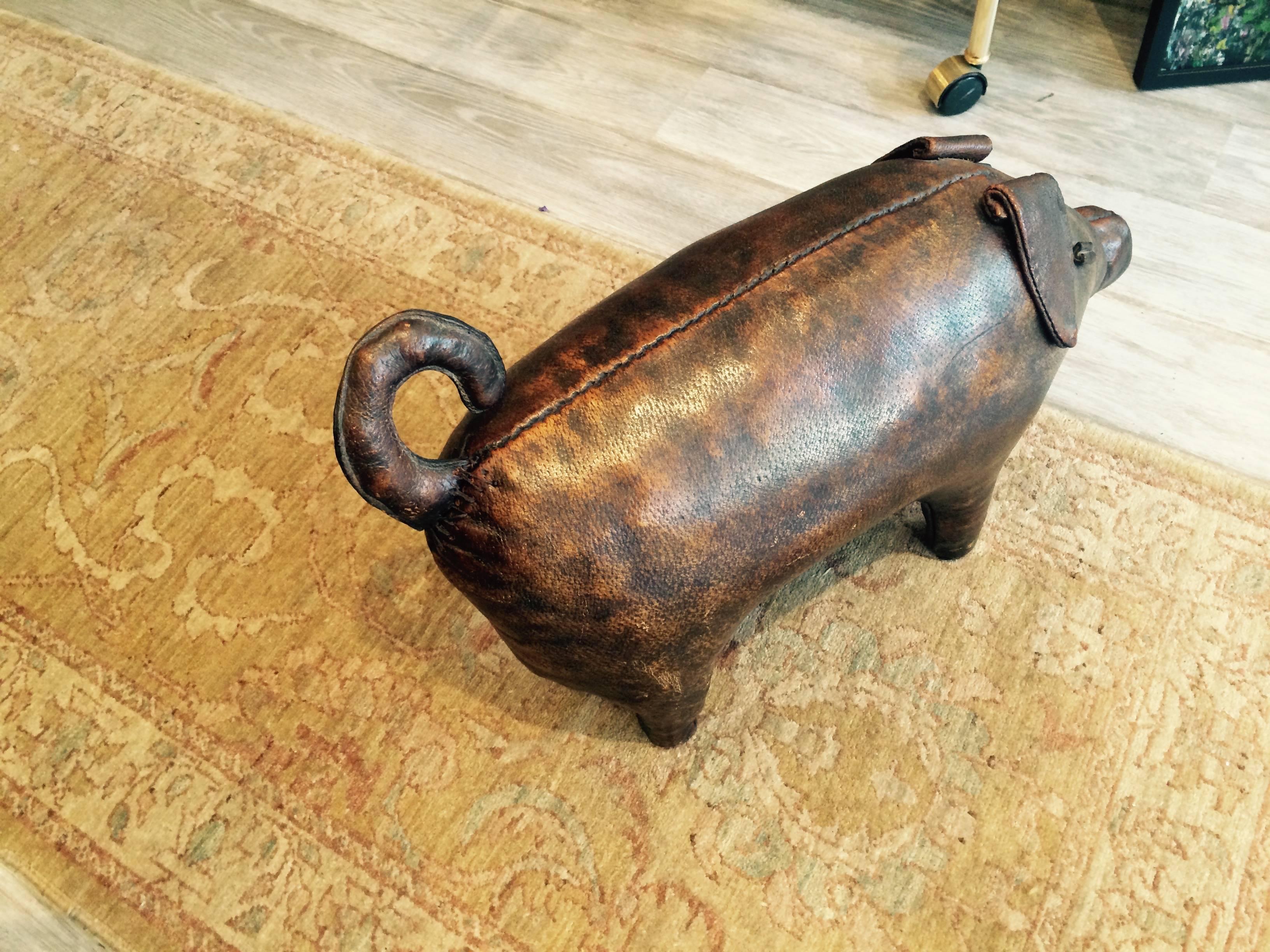 Adorable Vintage Leather Pig Ottoman for Abercrombie & Fitch In Excellent Condition In Hopewell, NJ