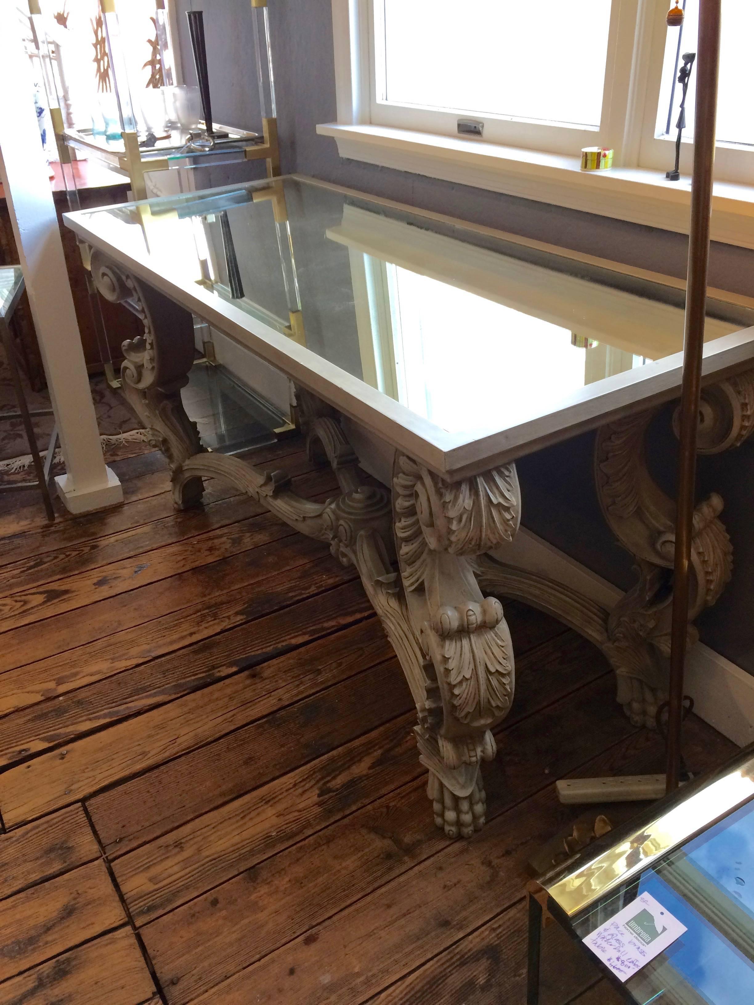 Oly Sophia Grey Carved Wood Console with Aged Mirror Top In Excellent Condition In Hopewell, NJ