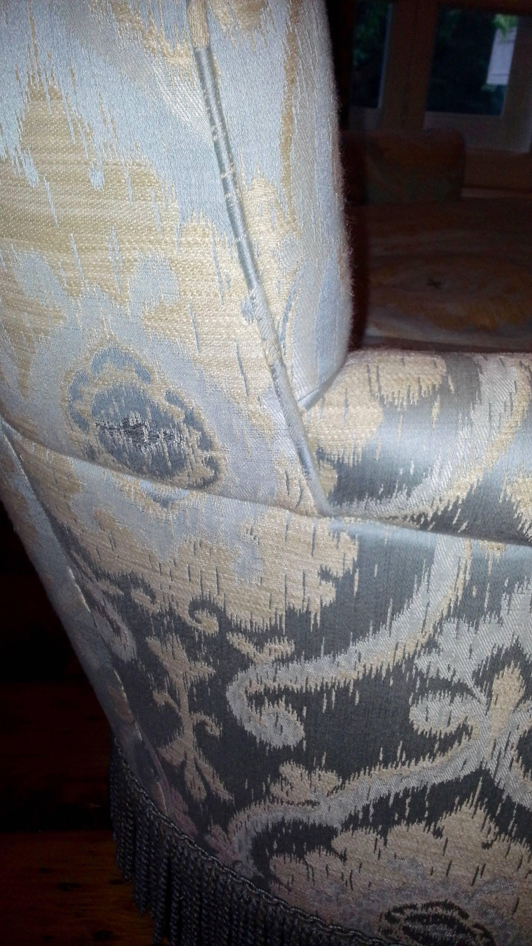 Stunning Lee Jofa Linen and Silk Upholstered Sofa In Excellent Condition In Hopewell, NJ