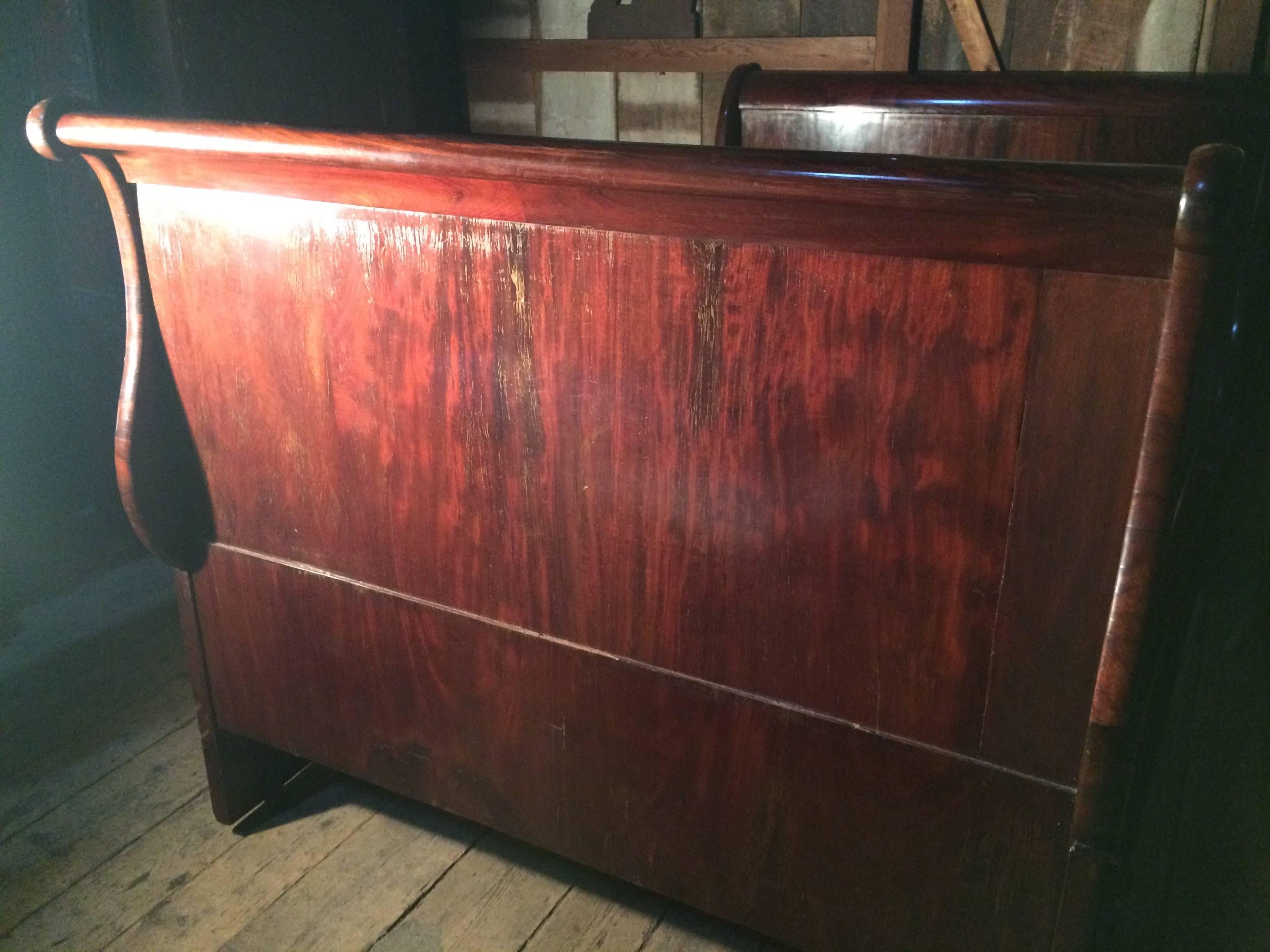 Gorgeous Antique Empire Mahogany Sleigh Bed In Good Condition In Hopewell, NJ