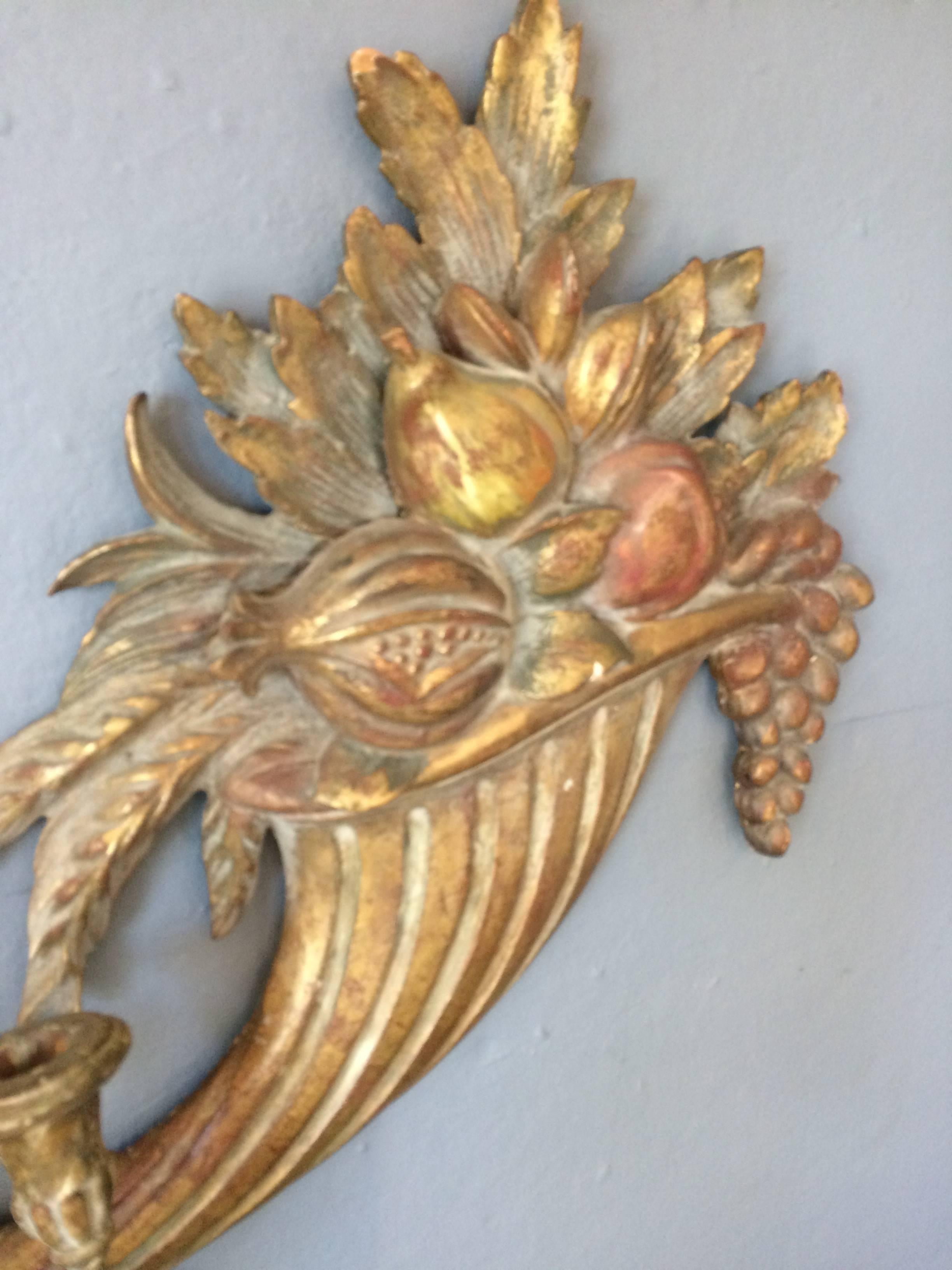 Italian Giltwood Cornucopia Motif Sconce In Excellent Condition For Sale In Hopewell, NJ