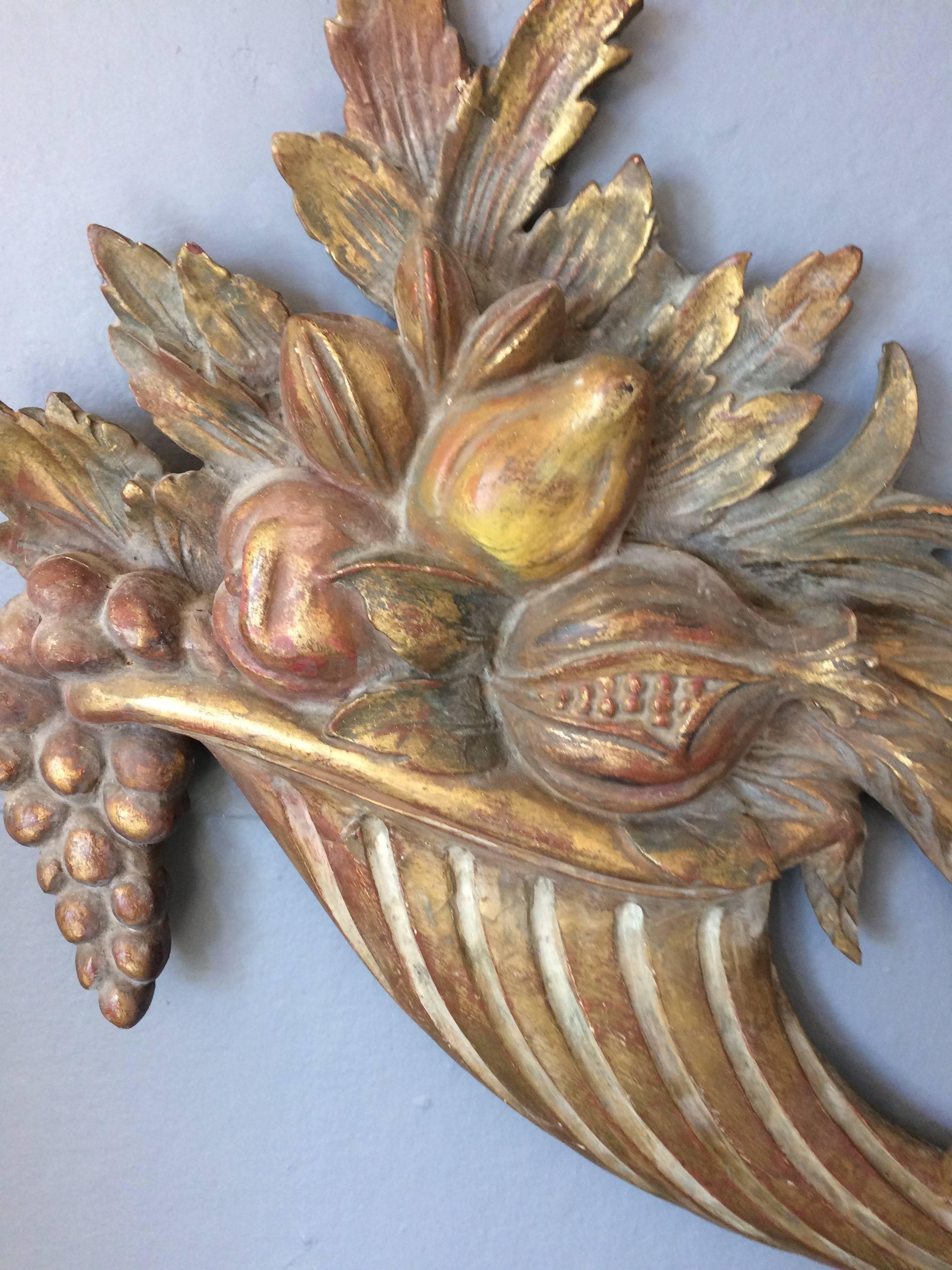Début du 20ème siècle Applique italienne en bois doré à motif de corne d'abondance en vente