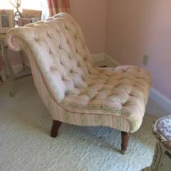 Luxurious Tufted Slipper Chair