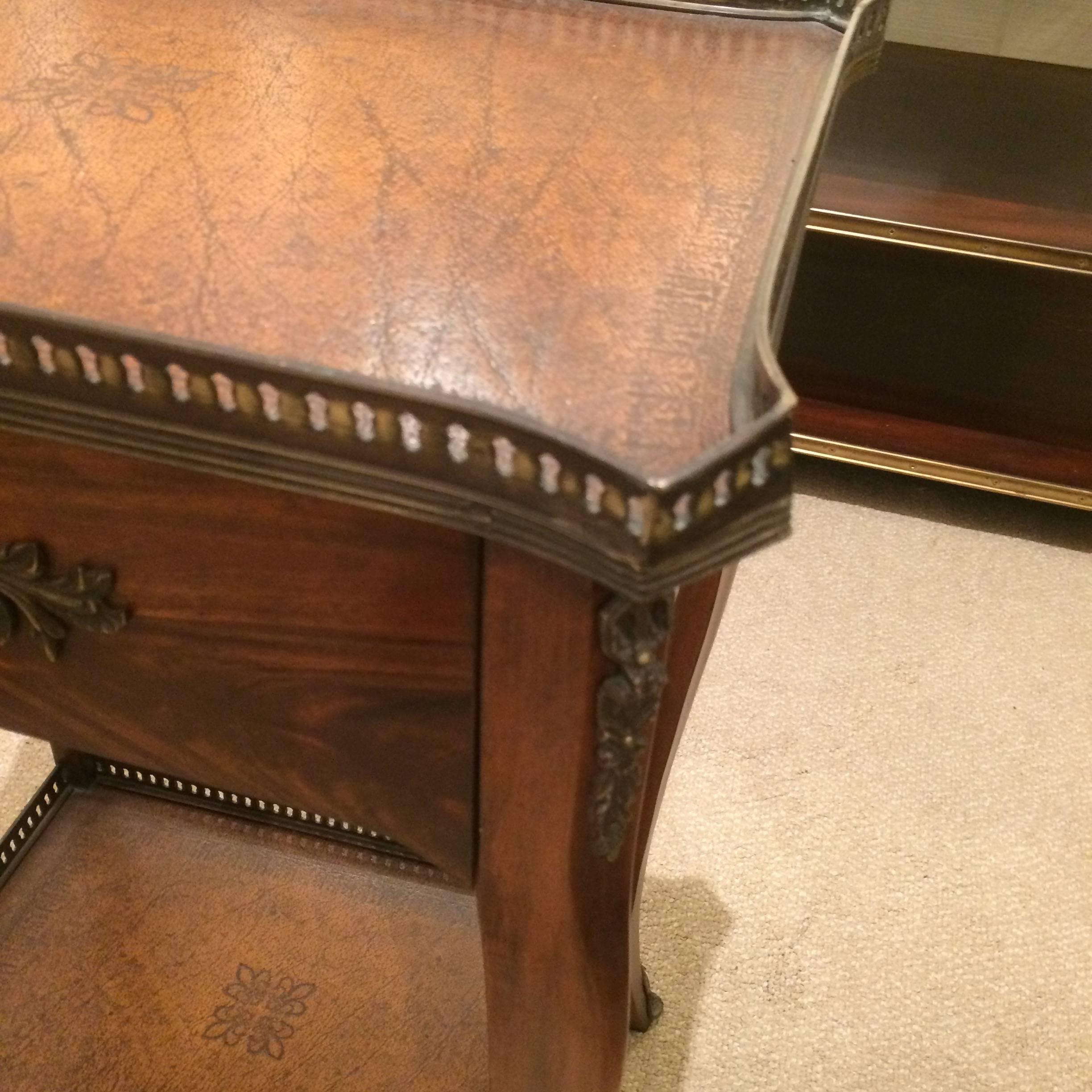 Rich Theodore Alexander Wood and Leather Side Table In Excellent Condition In Hopewell, NJ