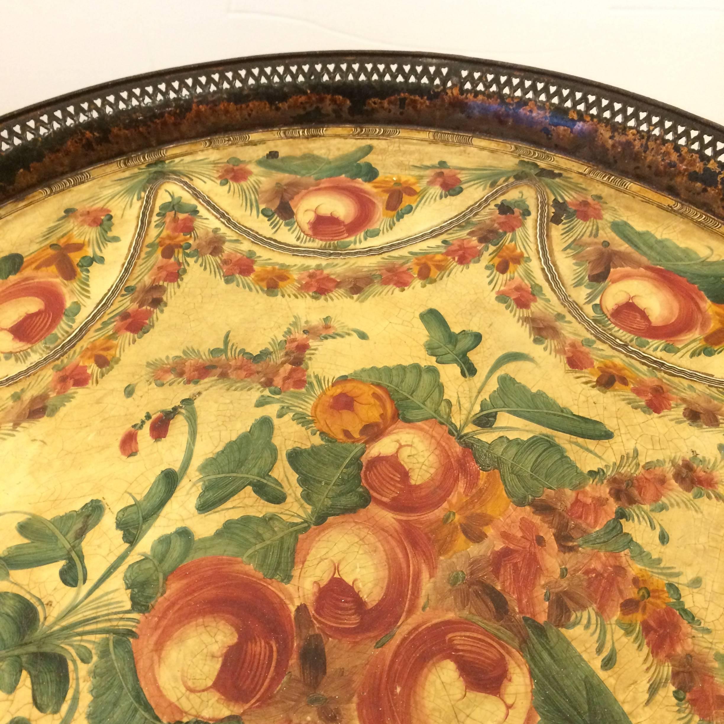 Charming Painted Tole Tray Side Table In Excellent Condition For Sale In Hopewell, NJ