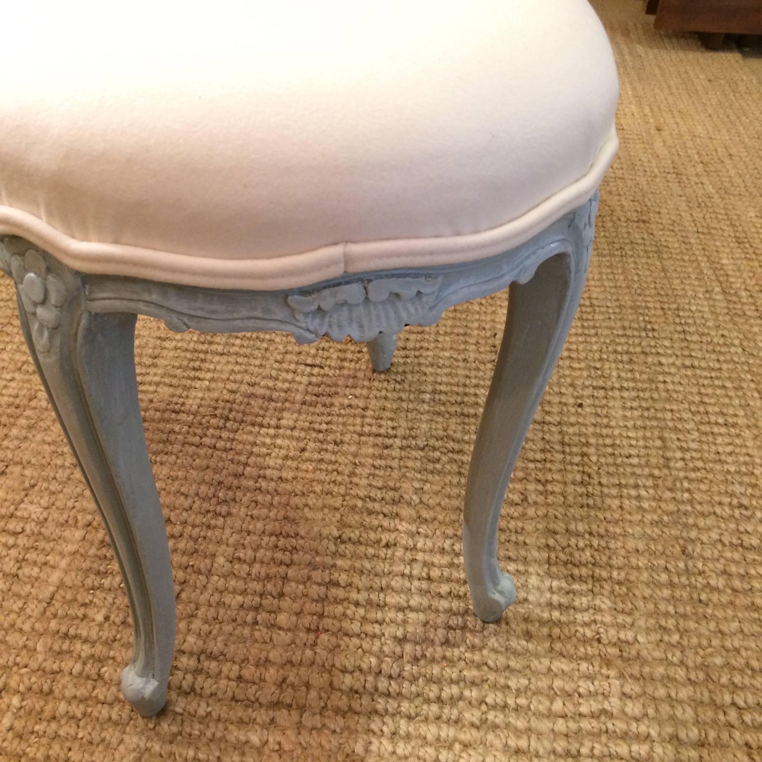 Very Pretty Pair of French Oval Stools Ottomans In Excellent Condition In Hopewell, NJ