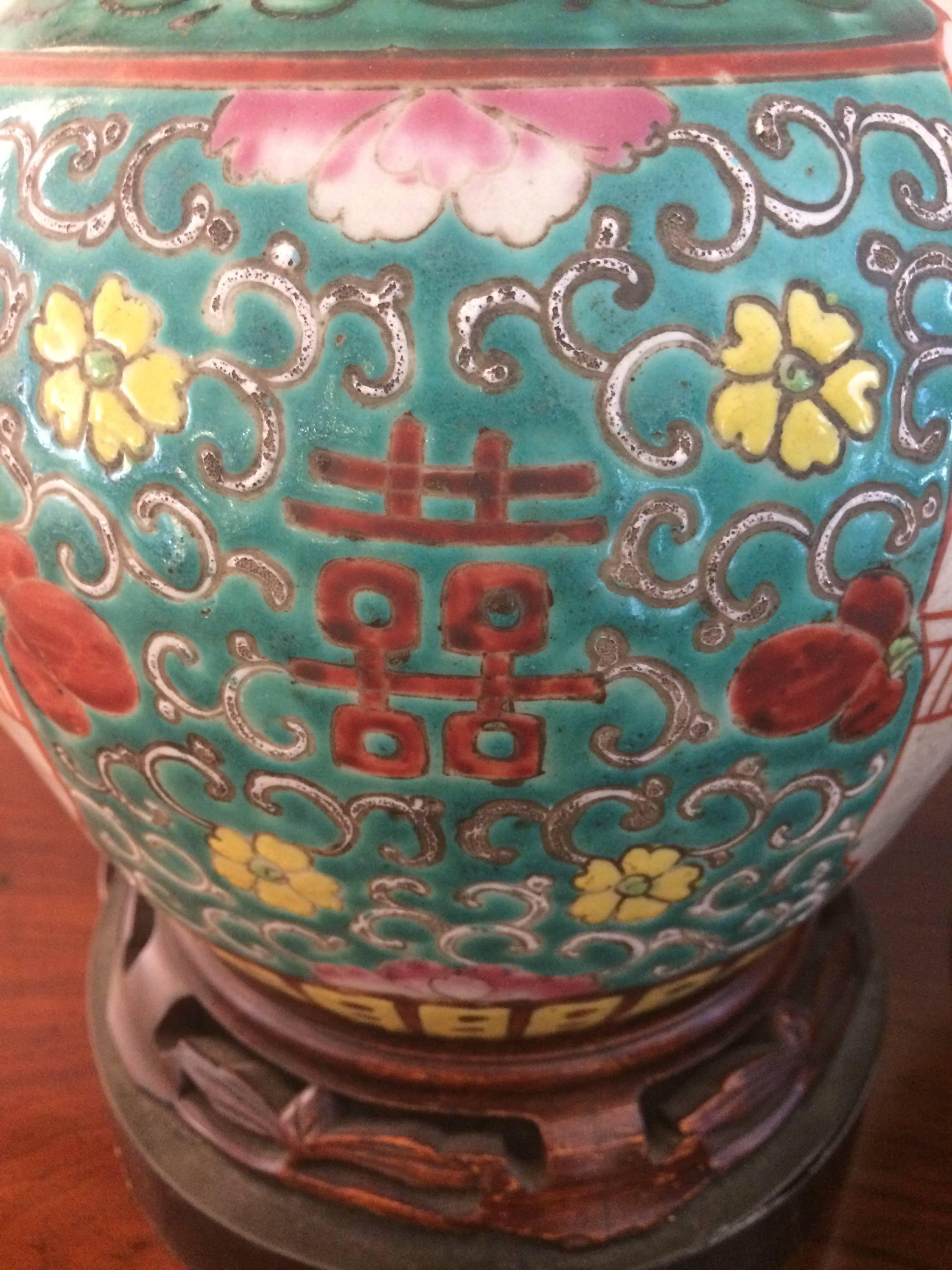 Porcelain Pair of Antique Rose Medallion Ginger Jar Table Lamps