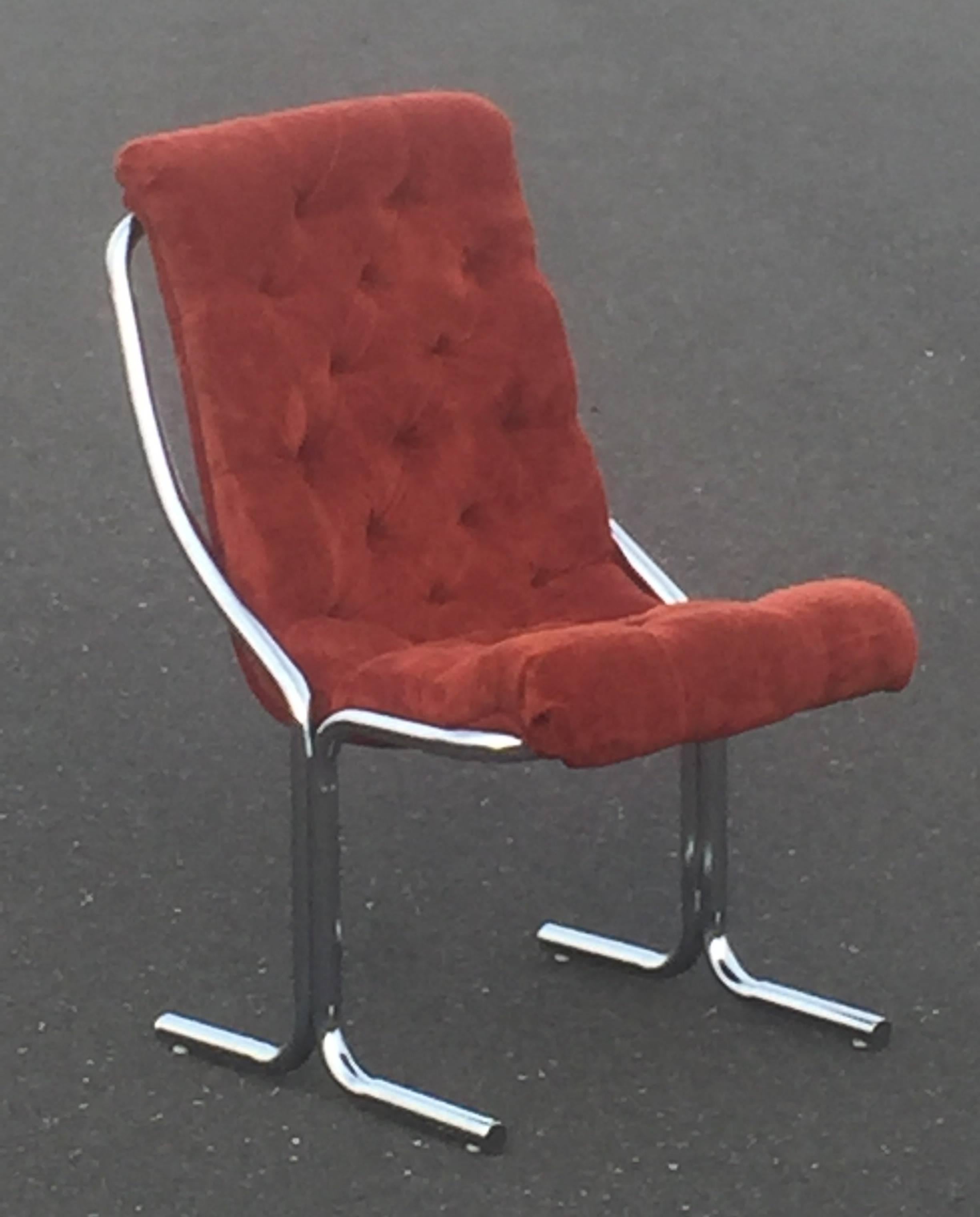 Very comfortable Mid-Century Modern dining chair, with such a sleek cool style they could be used as a pair of living room chairs as well. Chrome and burnt orange tufted velour. Will consider splitting the set up.
Seat height front 19