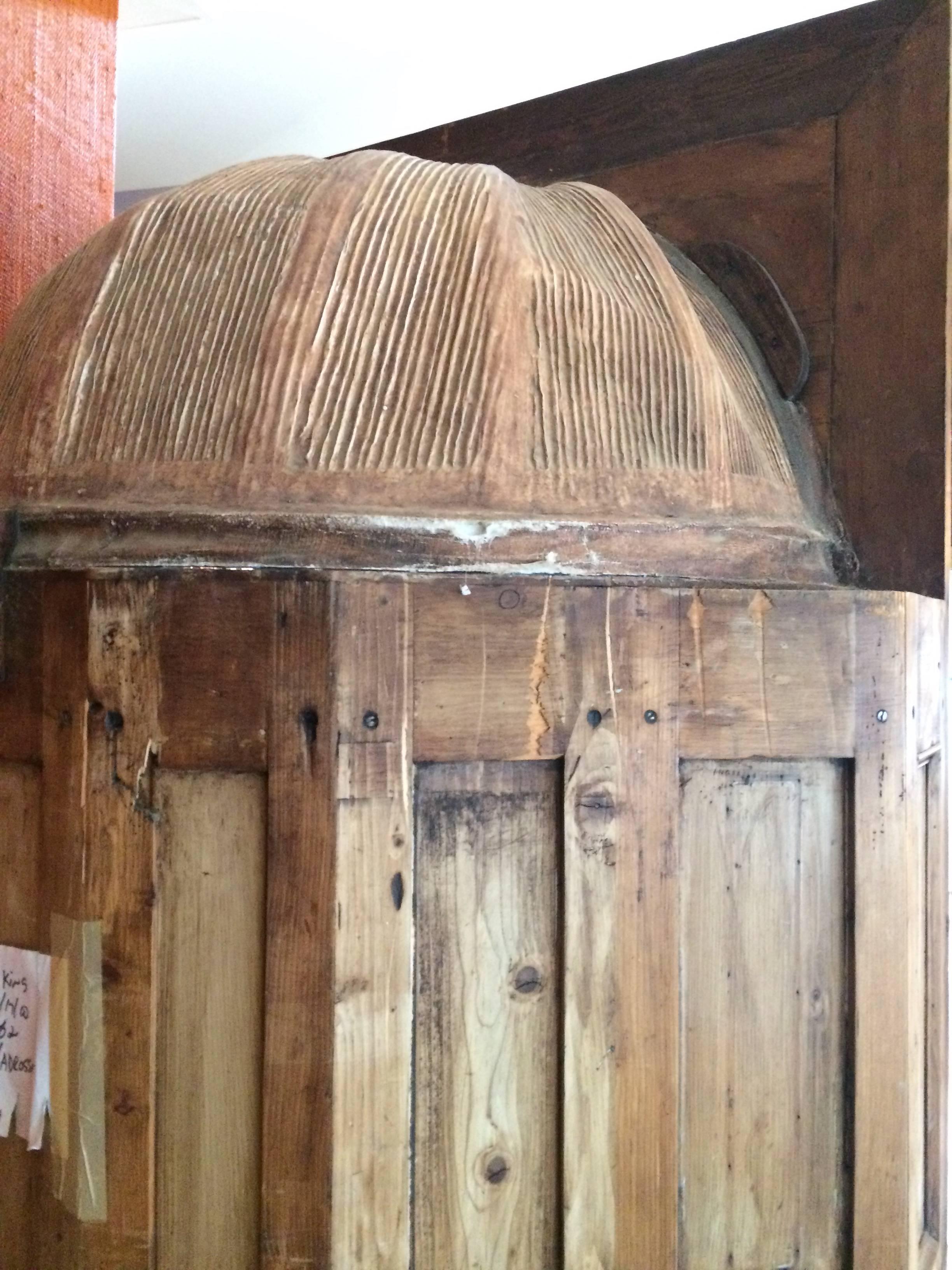 Pair of Magnificent Antique Scallop Shell Curved Book Shelf Cabinets In Excellent Condition In Hopewell, NJ
