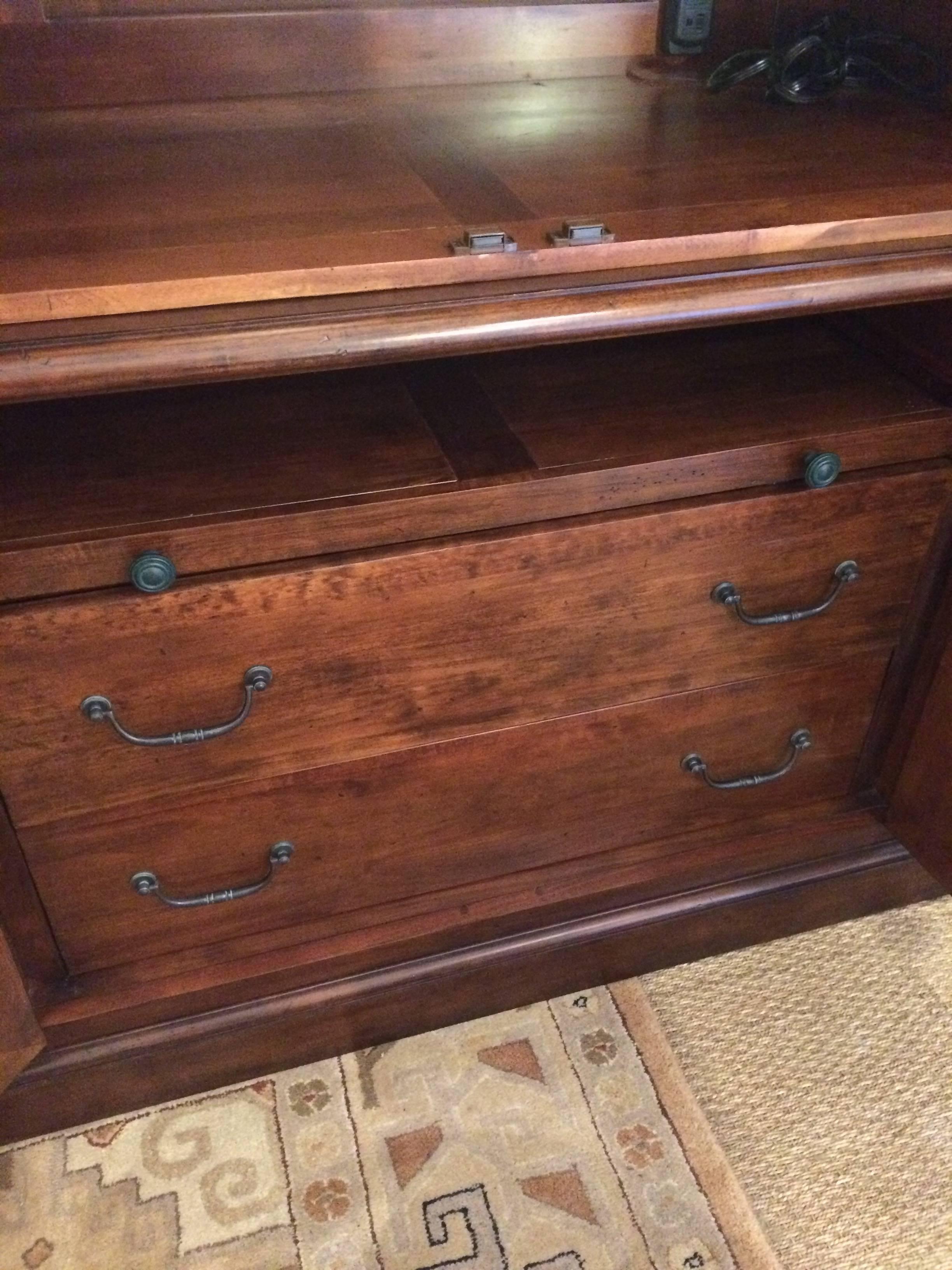 Rich Looking Wooden Armoire Entertainment Cabinet and Desk In Excellent Condition In Hopewell, NJ