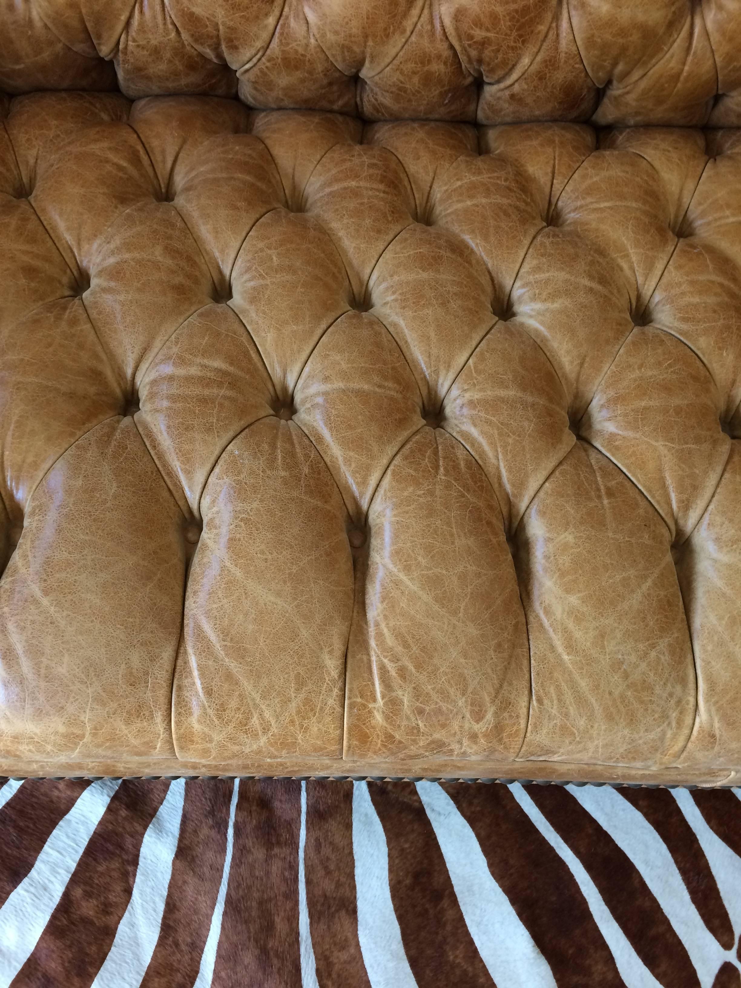 Sensational Tufted Leather Elegant Chesterfield Sofa 2