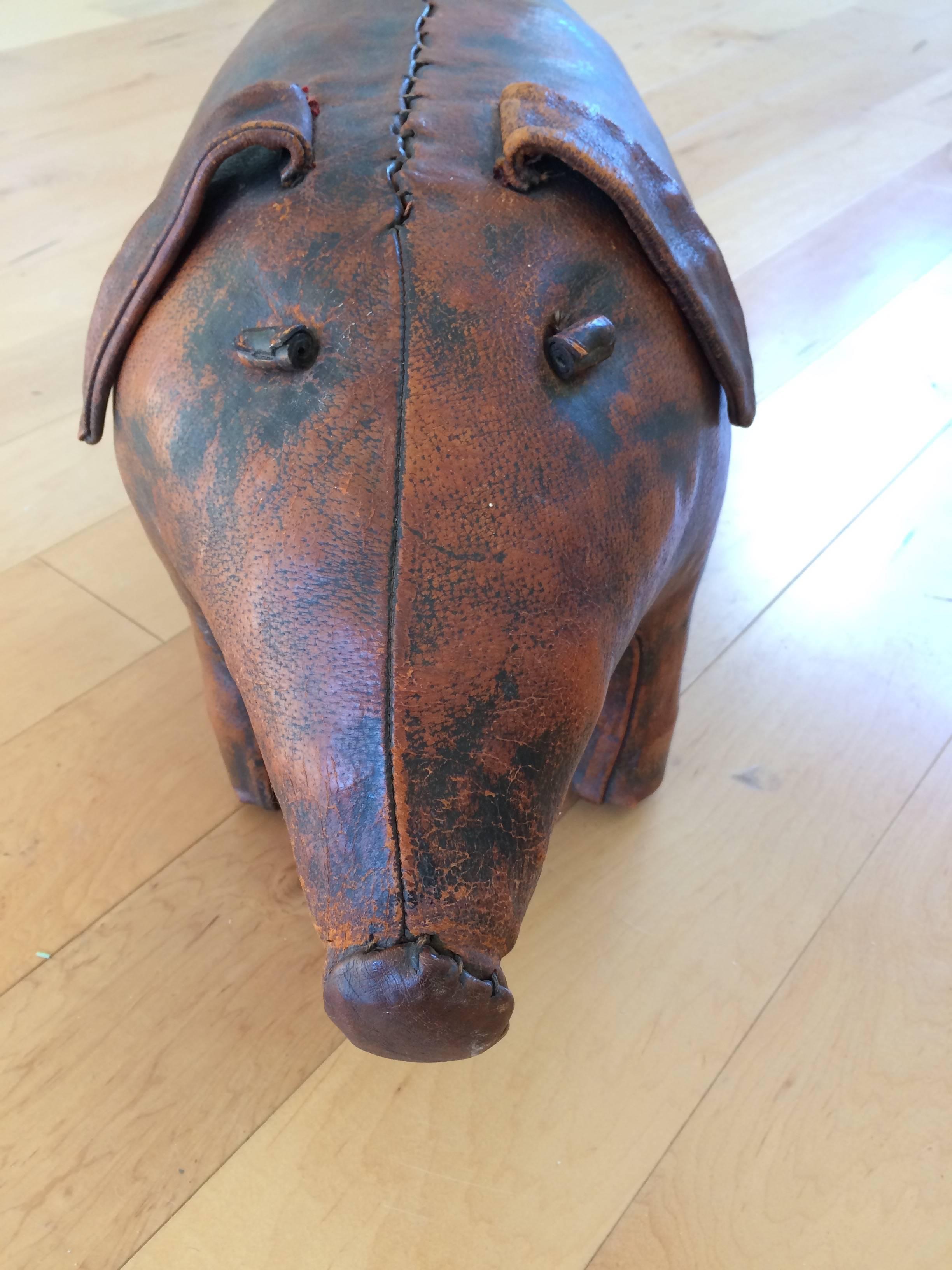 Adorable Abercrombie & Fitch Distressed Leather Pig Ottoman In Excellent Condition In Hopewell, NJ