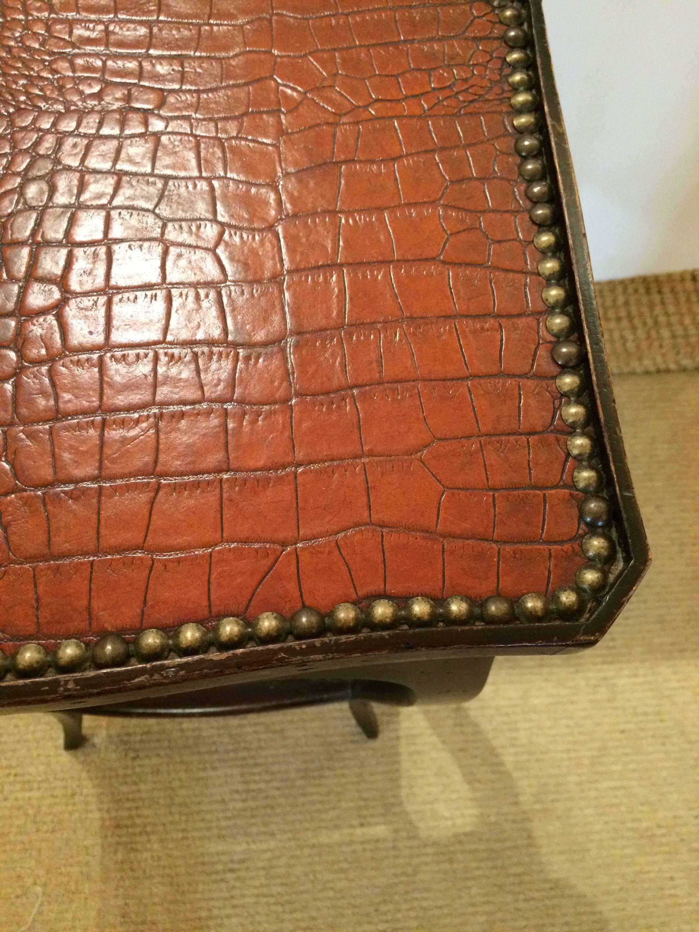 Handsome Faux Alligator and Ebonized Walnut Side Table End Table In Excellent Condition In Hopewell, NJ