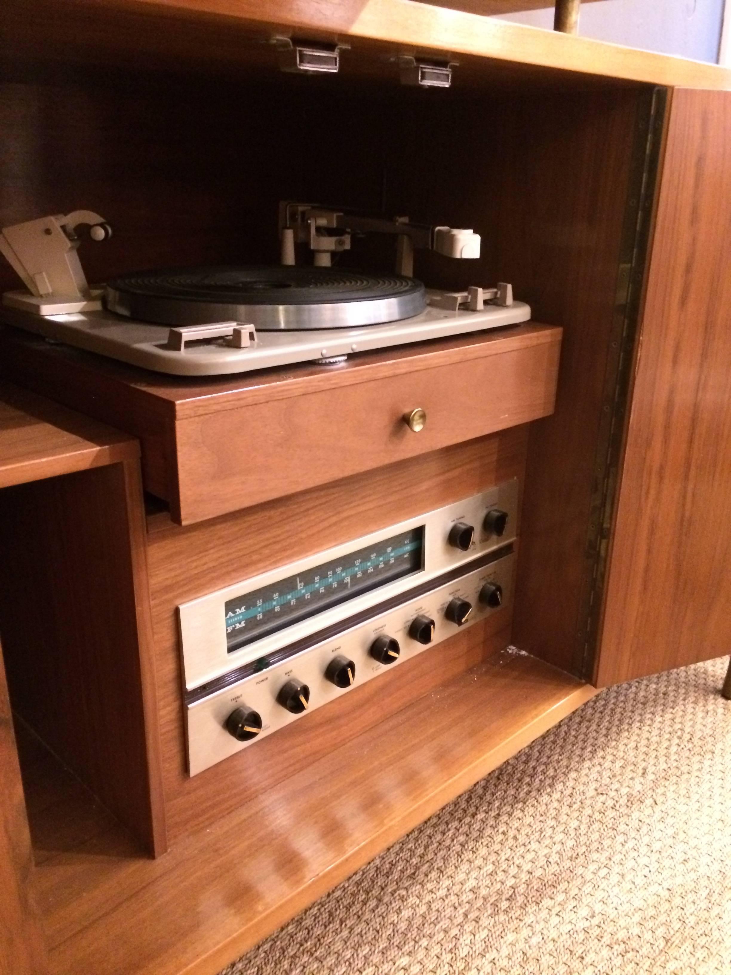 Sensational Mid-Century Modern Stereo Cabinet and Dry Bar In Excellent Condition In Hopewell, NJ