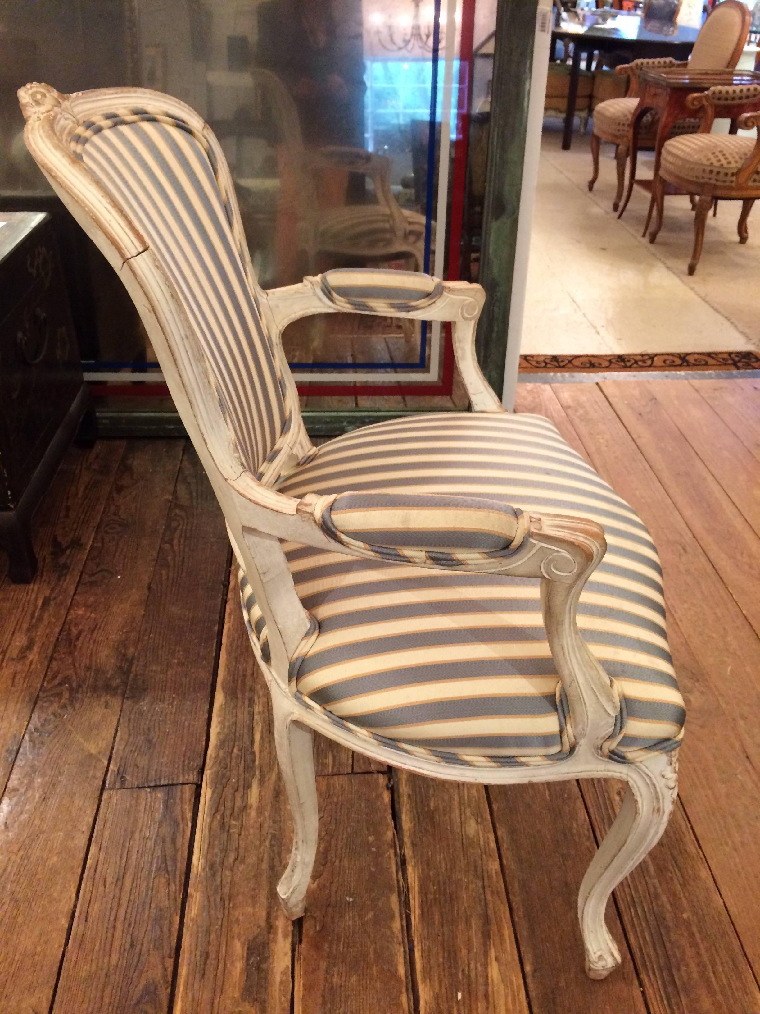 Stately Set of Four French Style Dining Chairs In Excellent Condition In Hopewell, NJ