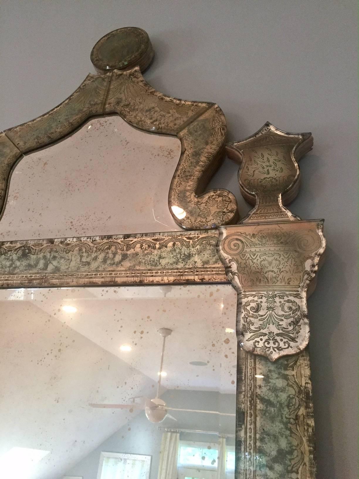 Stylish Venetian Inspired Contemporary Mirror In Excellent Condition In Hopewell, NJ