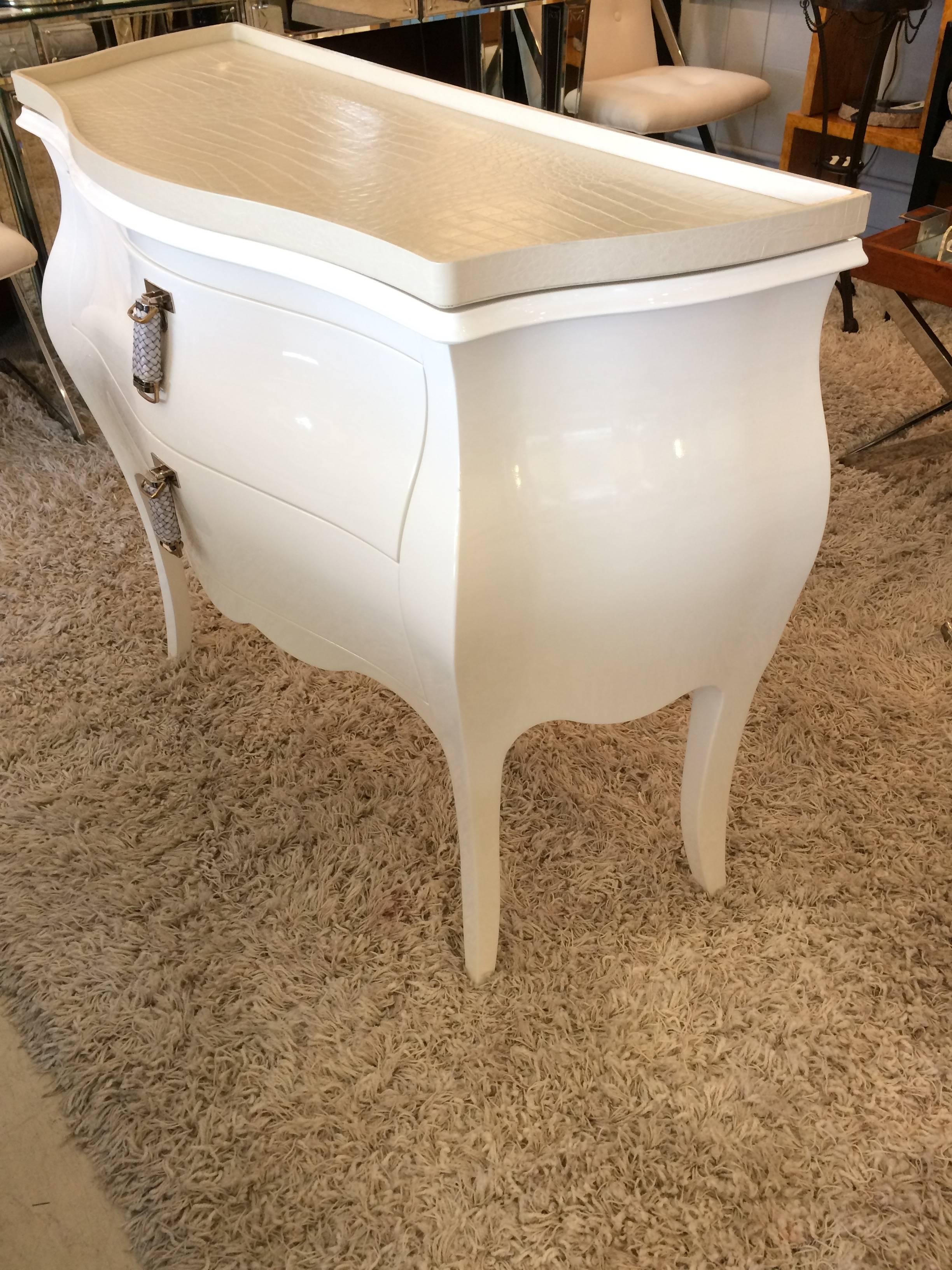 Fendi Moviestar Laquered Bombe Commode Chest In Excellent Condition In Hopewell, NJ