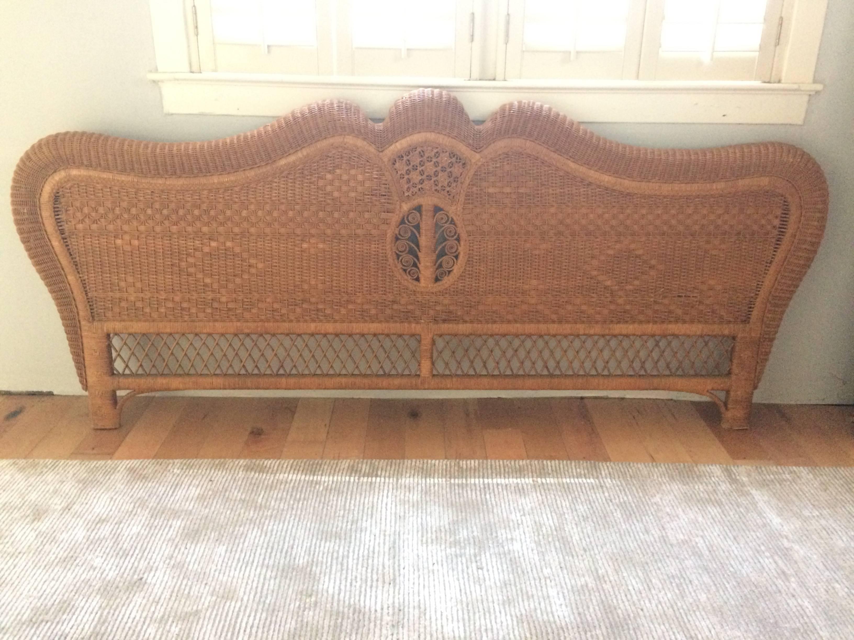 Great looking wicker headboard, footboard and side rails with intricate woven pattern and detailing and lovely curvy Silhouette.
Footboard 41.5 in H, 3 in D, 8 ft L
Side rails 81 in L, 7.5 in H, 1.5