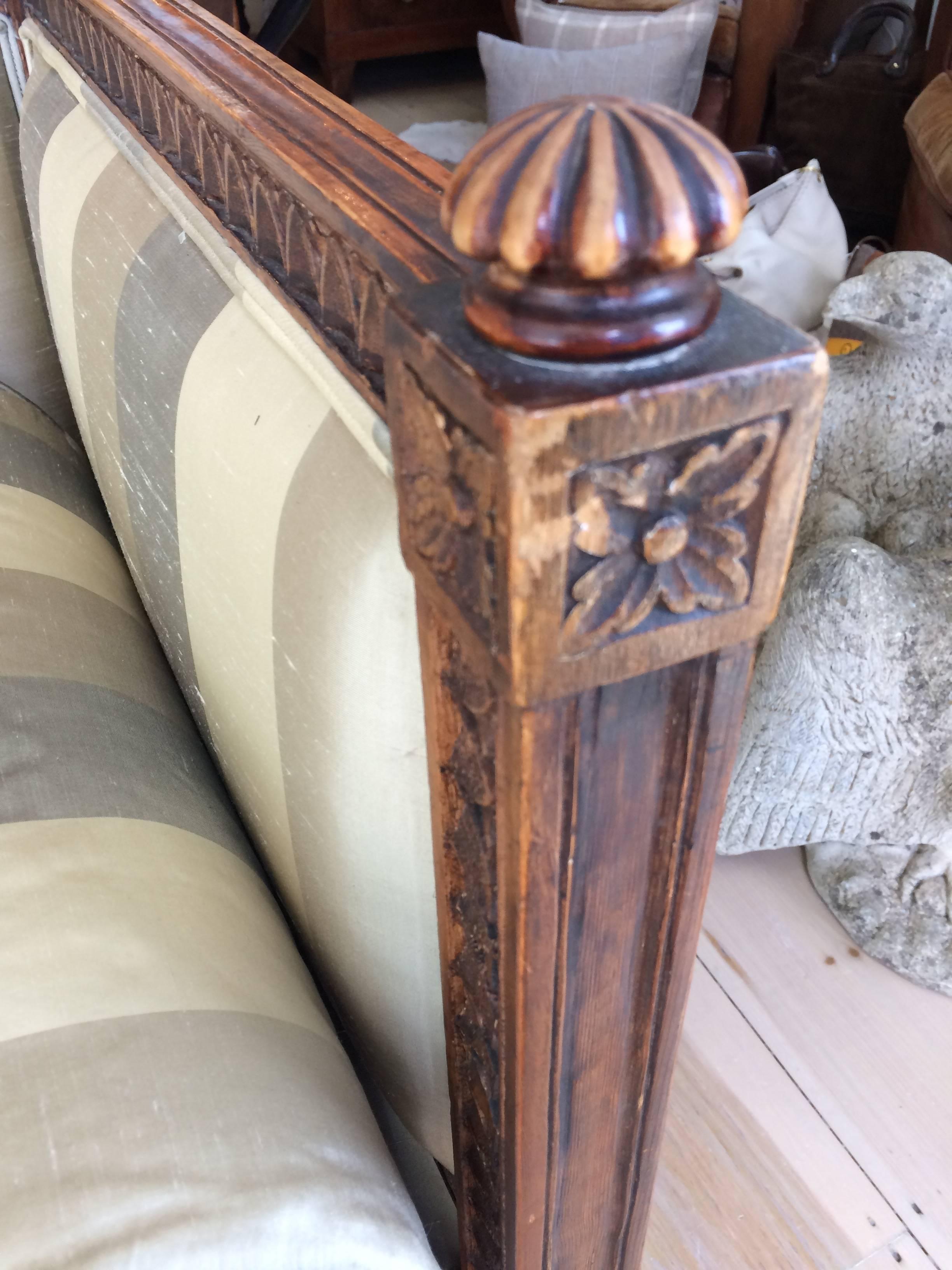 Marvelous Very Long Swedish Carved Wood Gustavian Sofa In Excellent Condition In Hopewell, NJ