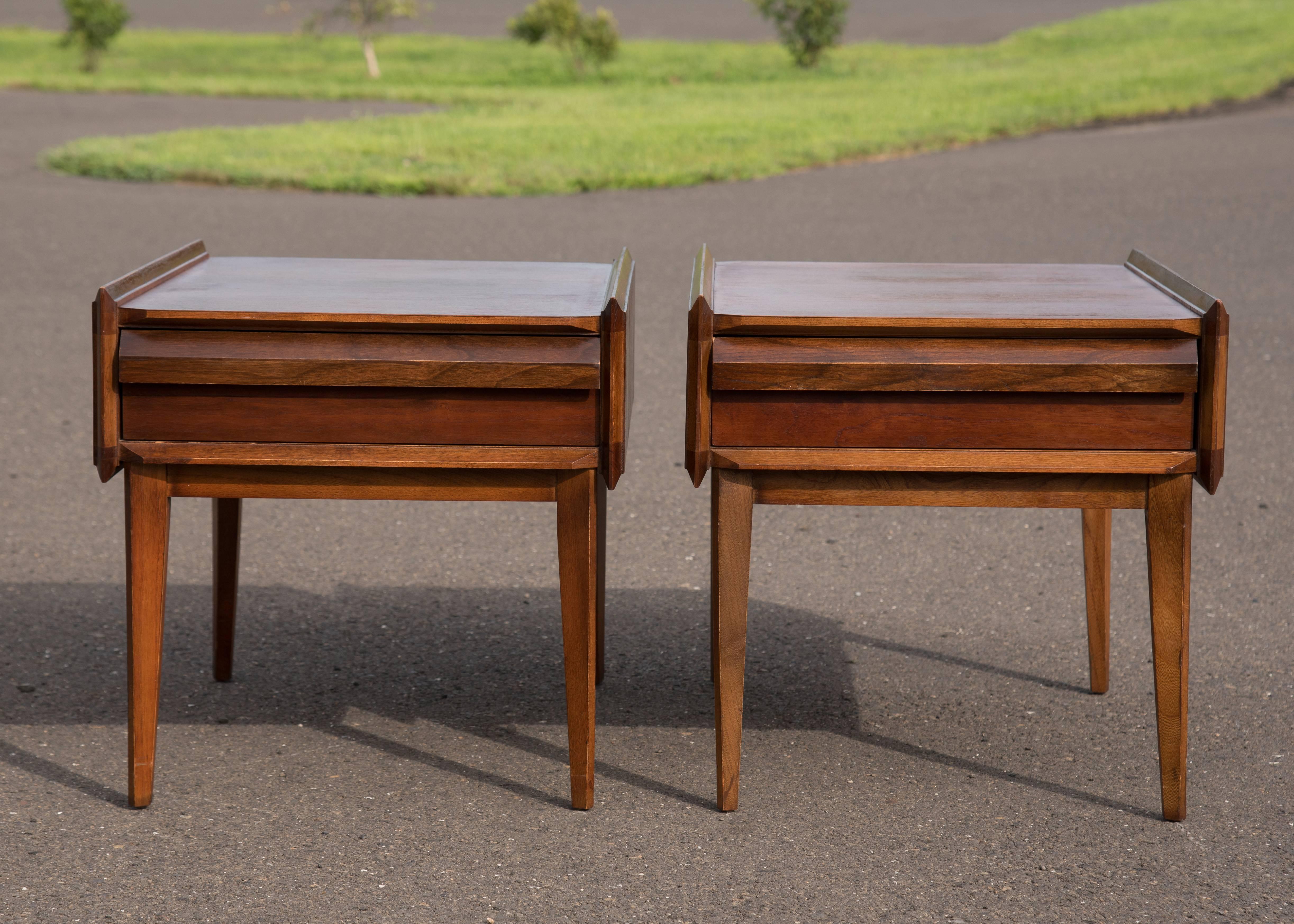 Great looking single drawer end tables with mixed woods (walnut and pecan) used for contrasting effect on the sides and drawers. Designed by Andre Bus for Lane; mark inside drawer. First Edition collection by Lane.
