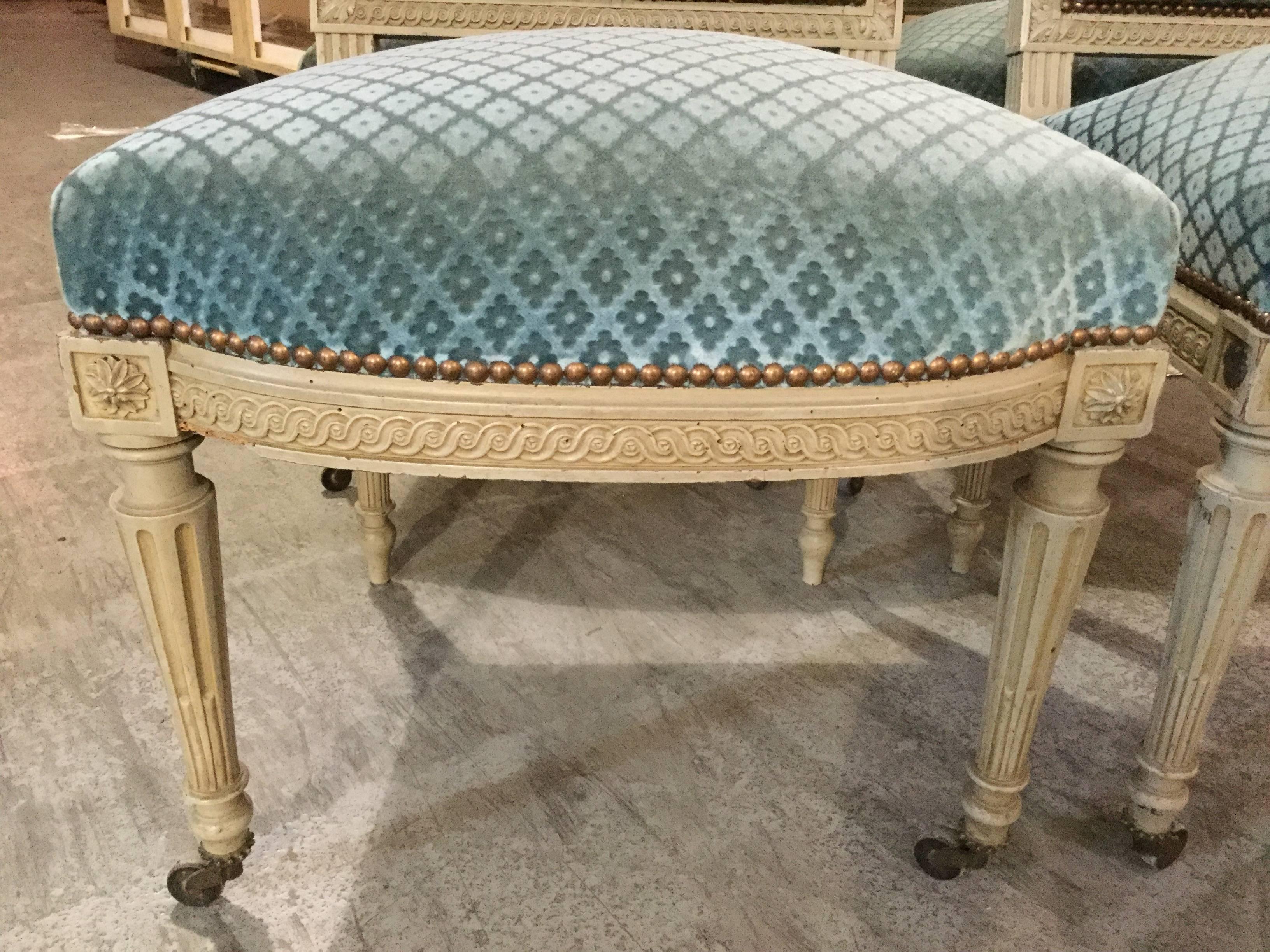 Pretty Set of Four Louis XVI Style Carved Painted Wood and Velvet Dining Chairs In Good Condition In Hopewell, NJ