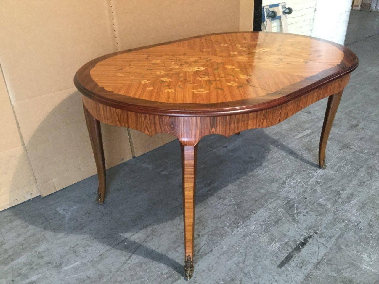 Early 20th Century Superb French Oval or Round Mixed Wood Floral Inlay Dining Table