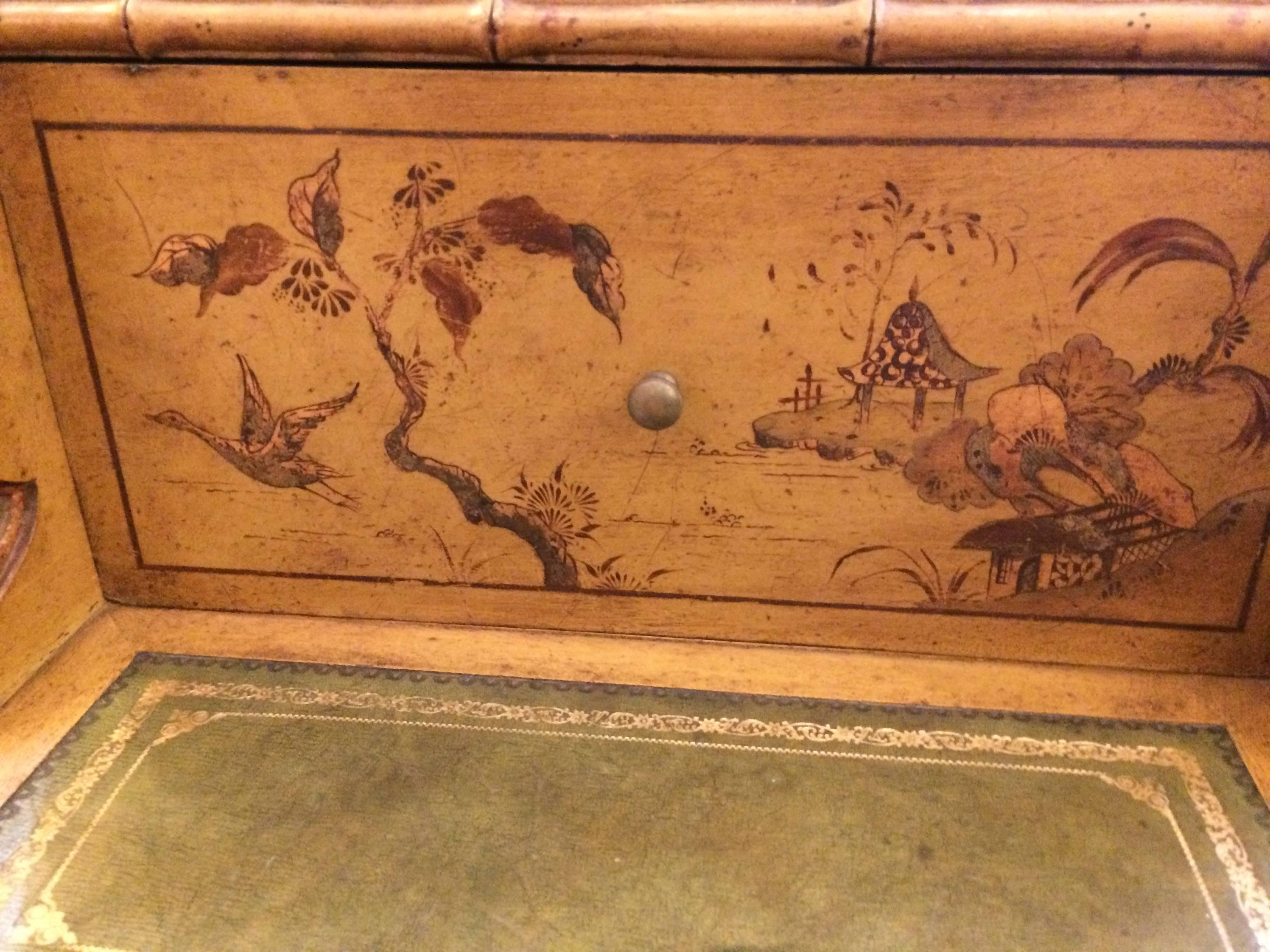 Wonderful Hand-Painted Antique Chinoiserie Style Library Steps Side Table In Excellent Condition In Hopewell, NJ