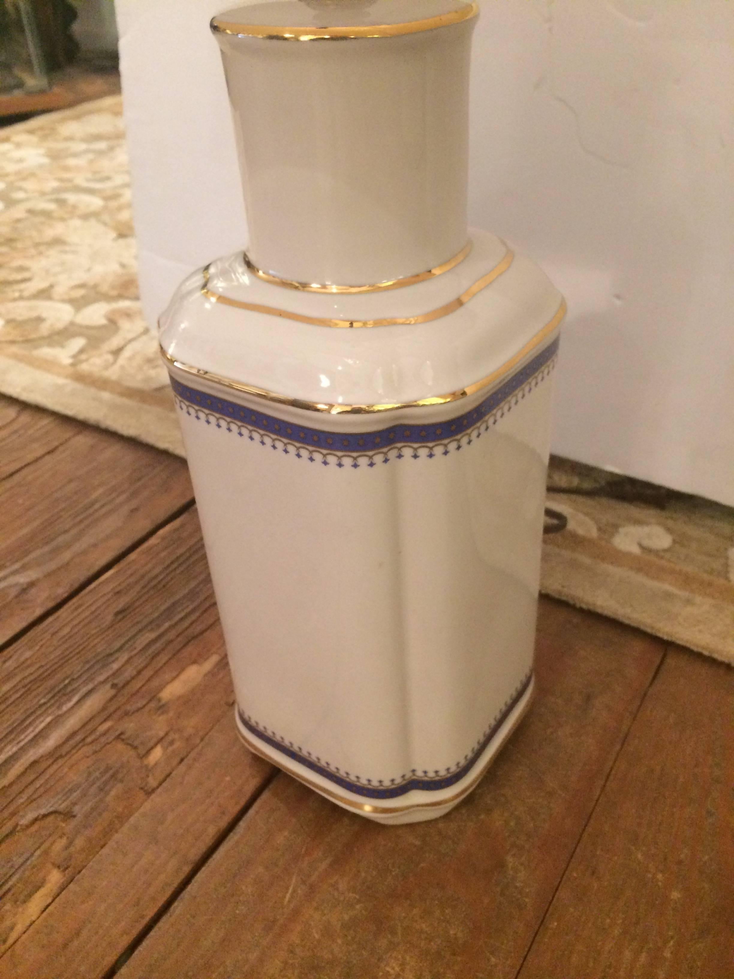Classic Pair of Blue and White Porcelain Table Lamps In Excellent Condition In Hopewell, NJ