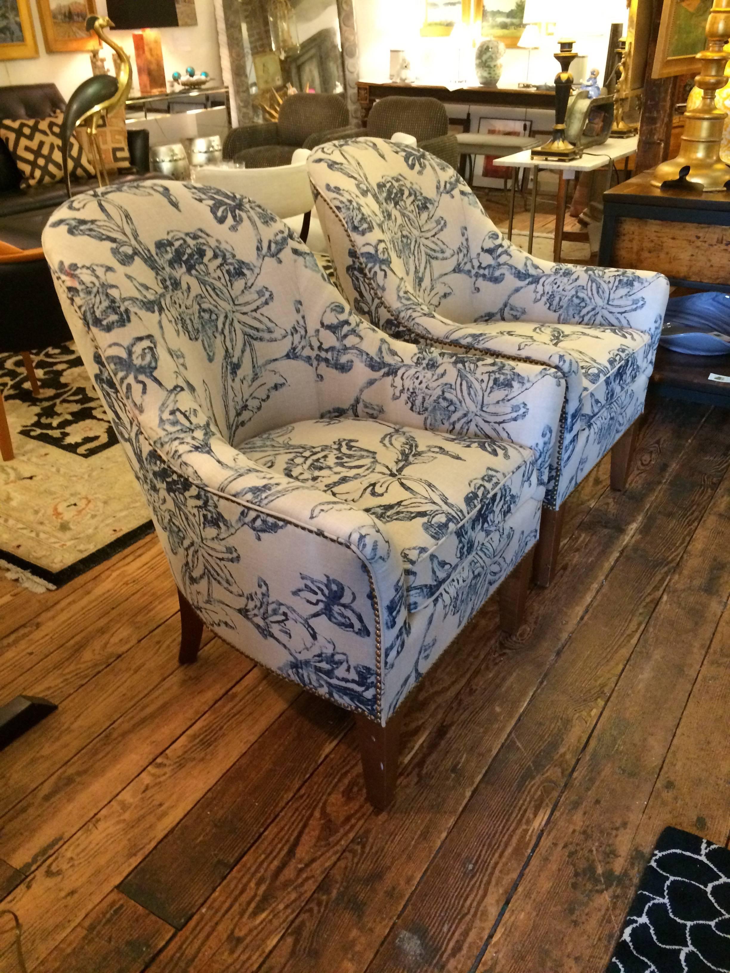 American Classical Classic Pair of Club Chairs in Blue and White Linen