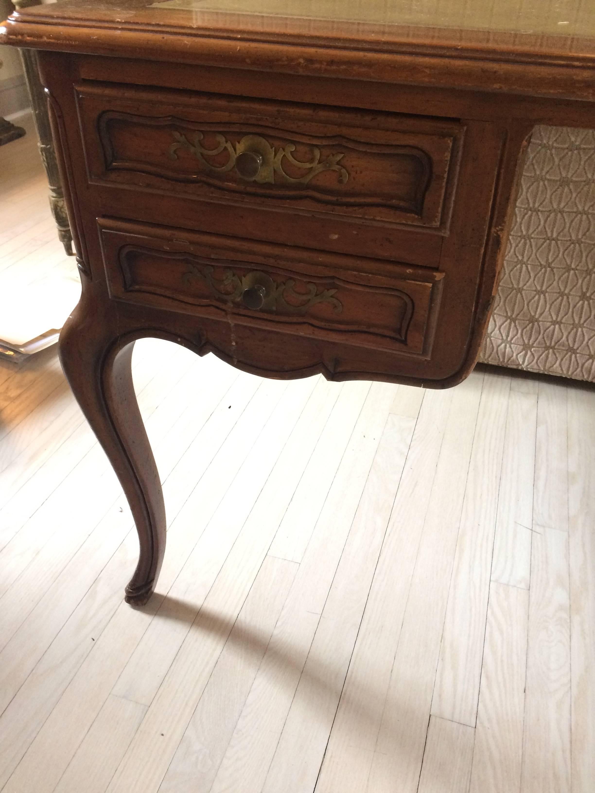 Well Loved Classic John Widdicomb Writing Desk In Good Condition In Hopewell, NJ