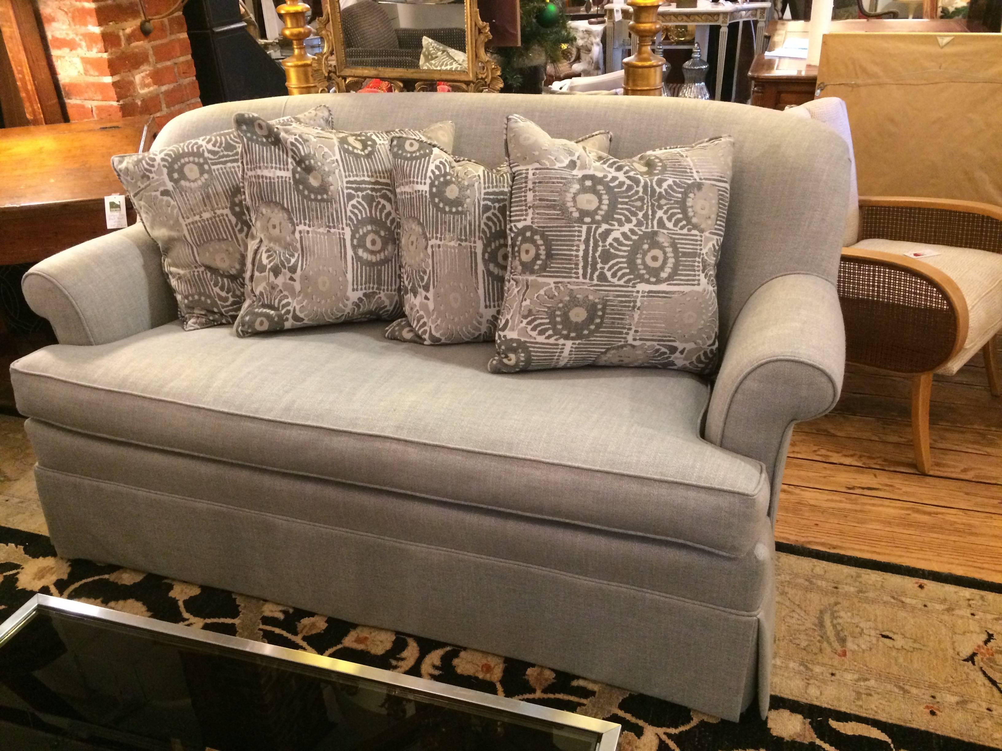 Great Looking Pair of Smart Platinum Gray Linen Sofa Loveseats In Excellent Condition In Hopewell, NJ