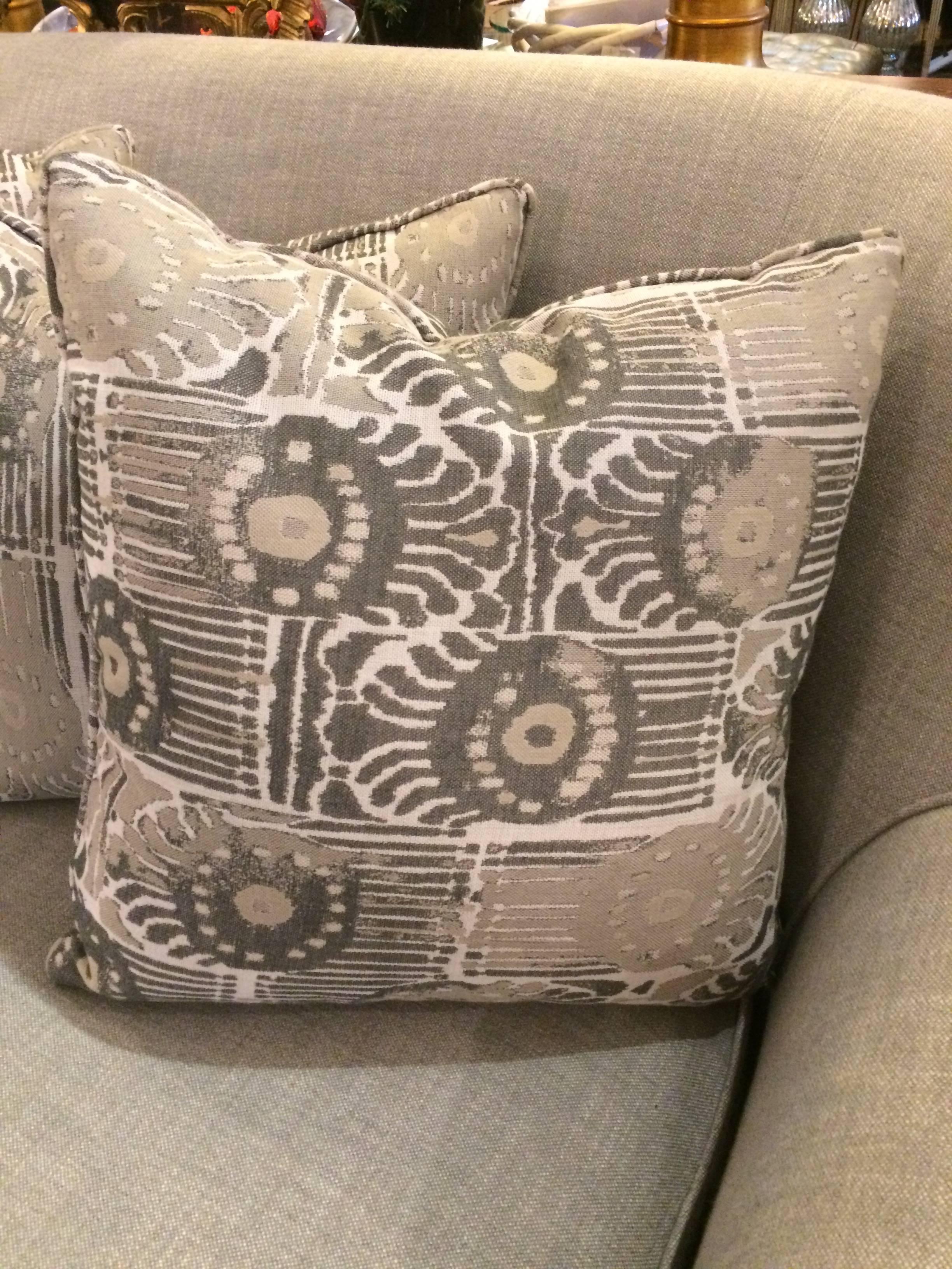 Great Looking Pair of Smart Platinum Gray Linen Sofa Loveseats 4