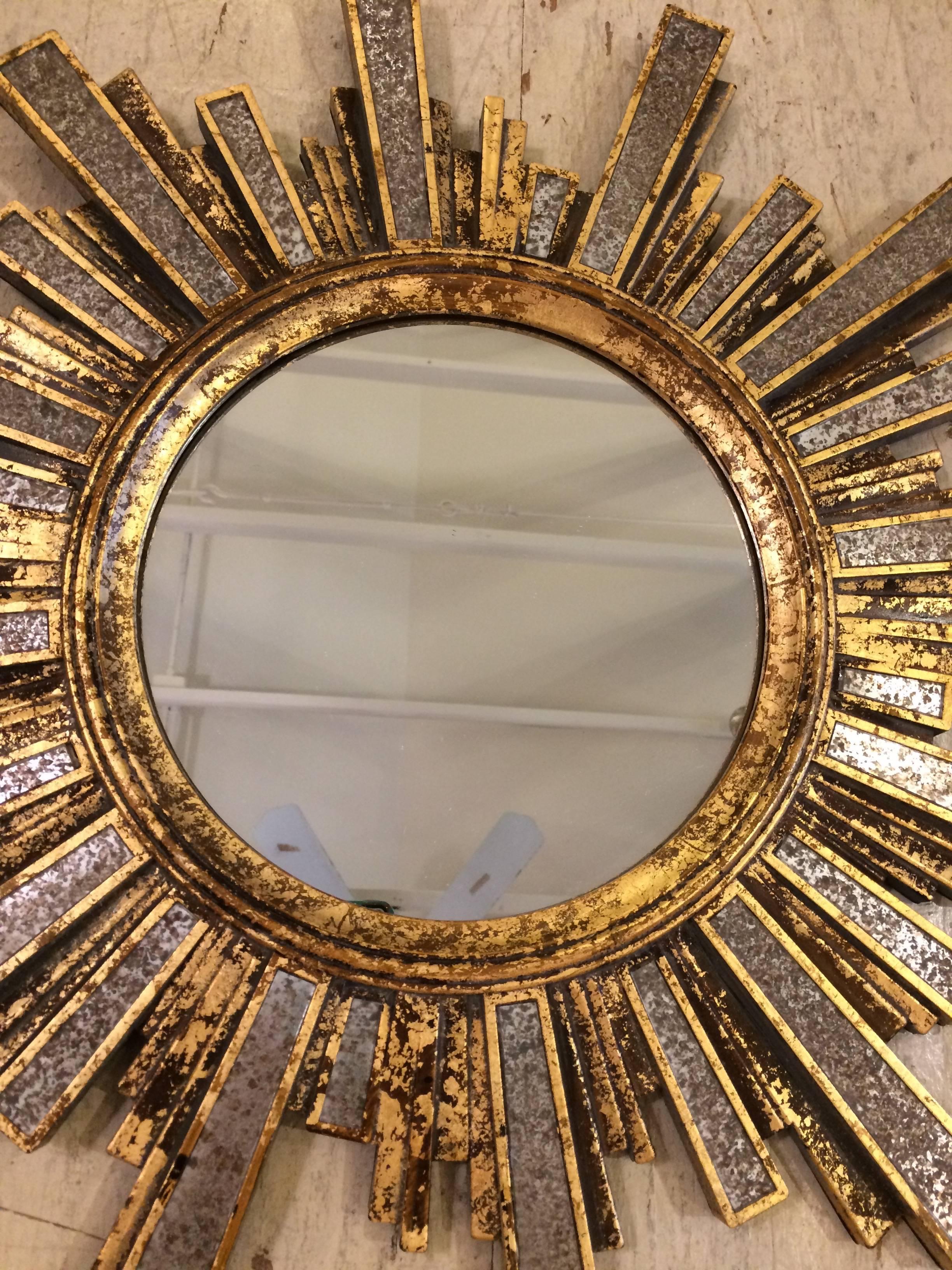 Glamorous Italian Gilded Sunburst Mirror In Excellent Condition In Hopewell, NJ