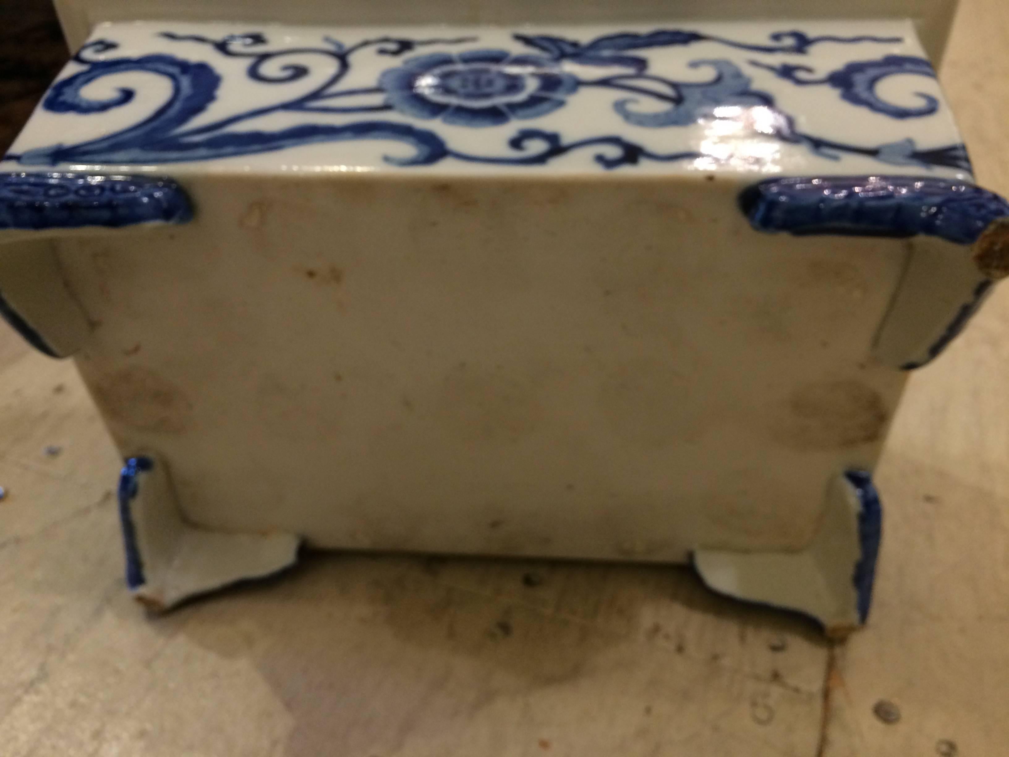 Lovely 19th Century English Blue and White Planter Jardiniere Cachepot 1