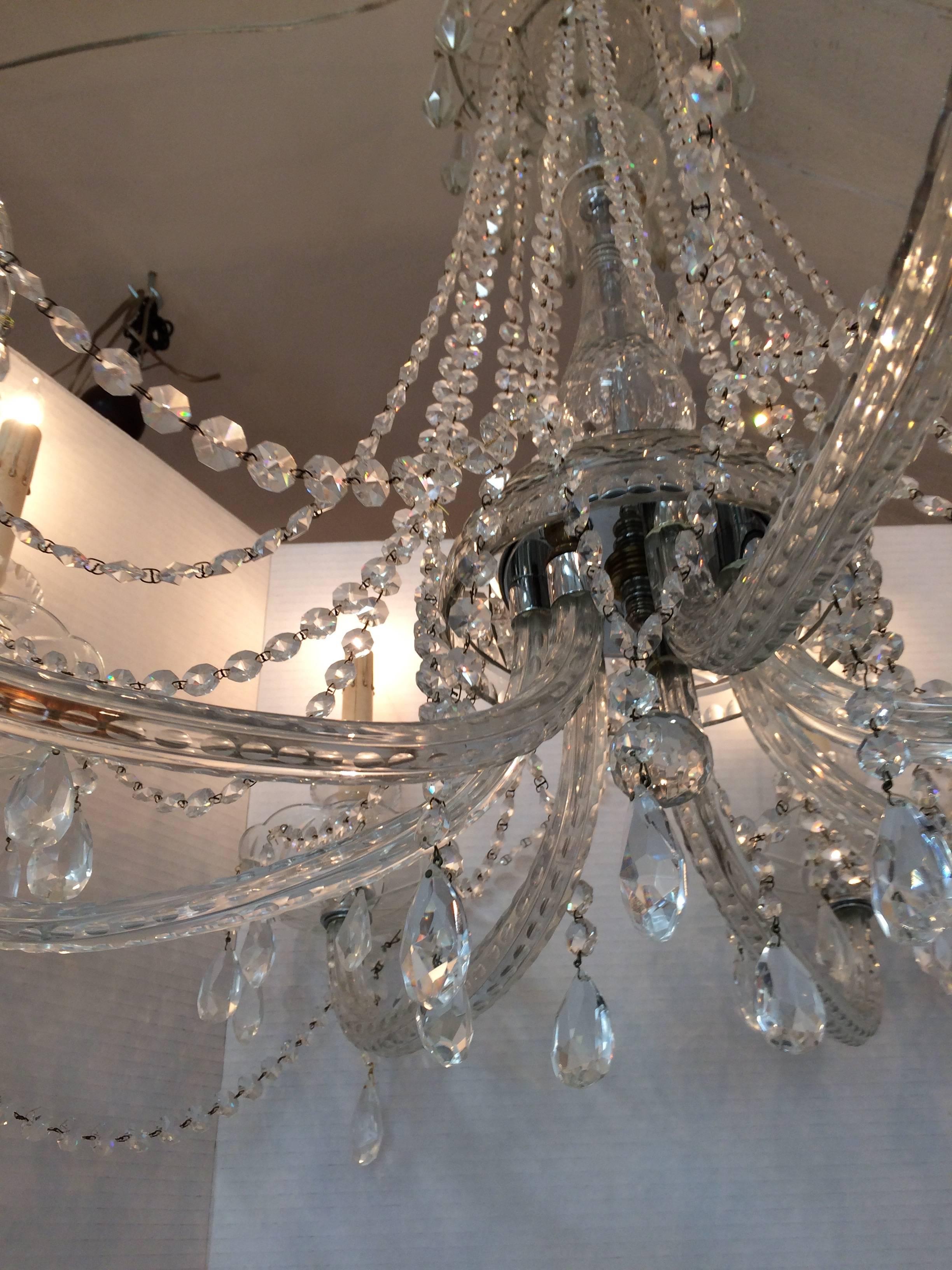 Early 20th Century Luminous Large Eight-Arm French Crystal Chandelier
