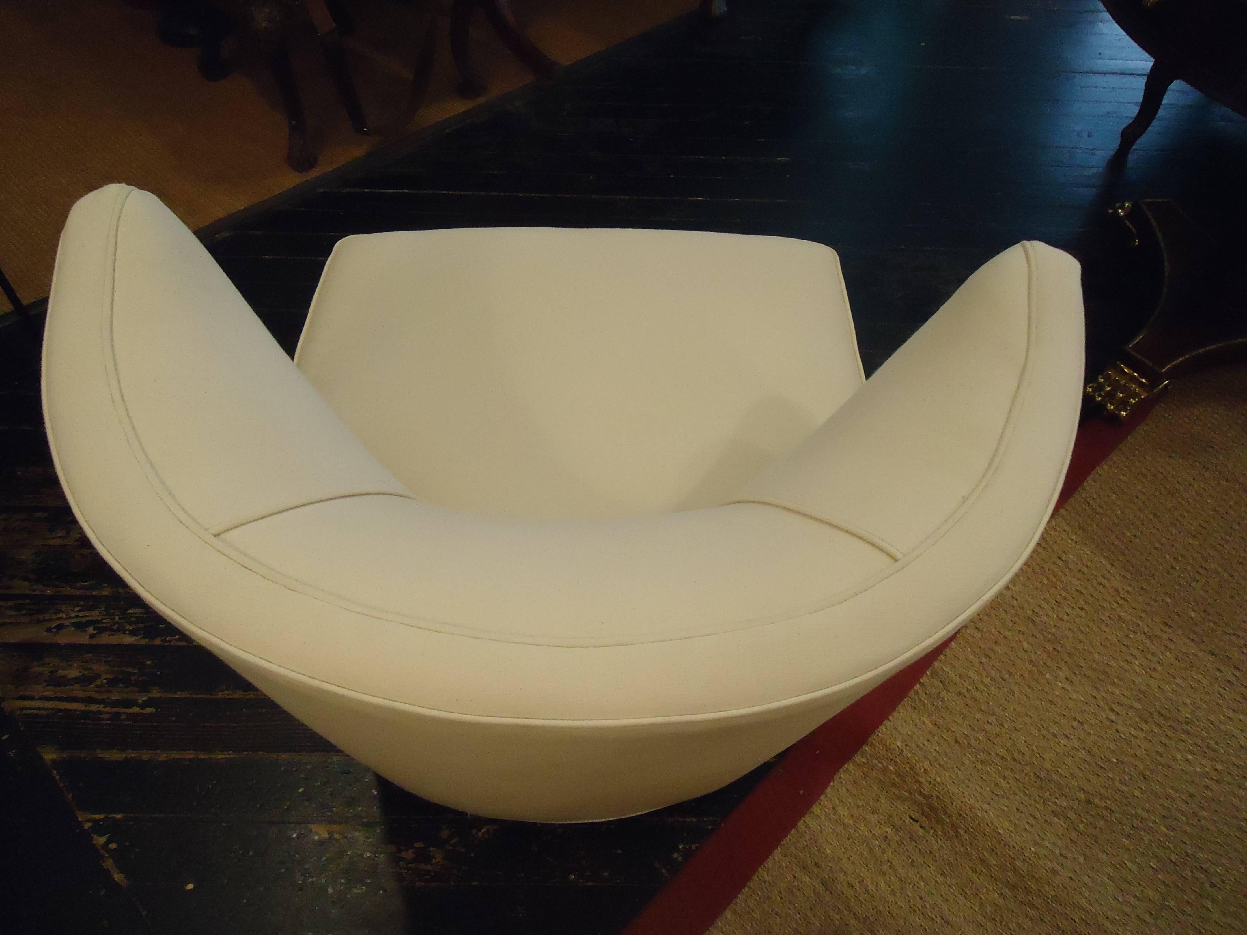 Classic Mid-Century Modern Slipper Chair In Excellent Condition In Hopewell, NJ