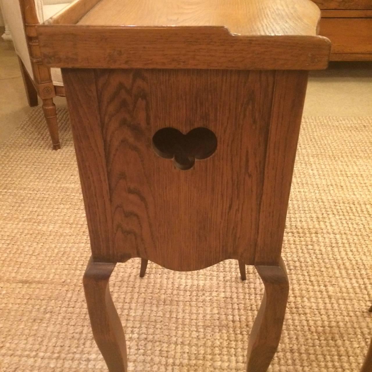 Pair of Charming French Oak Night Stands Table de Nuit In Good Condition In Hopewell, NJ