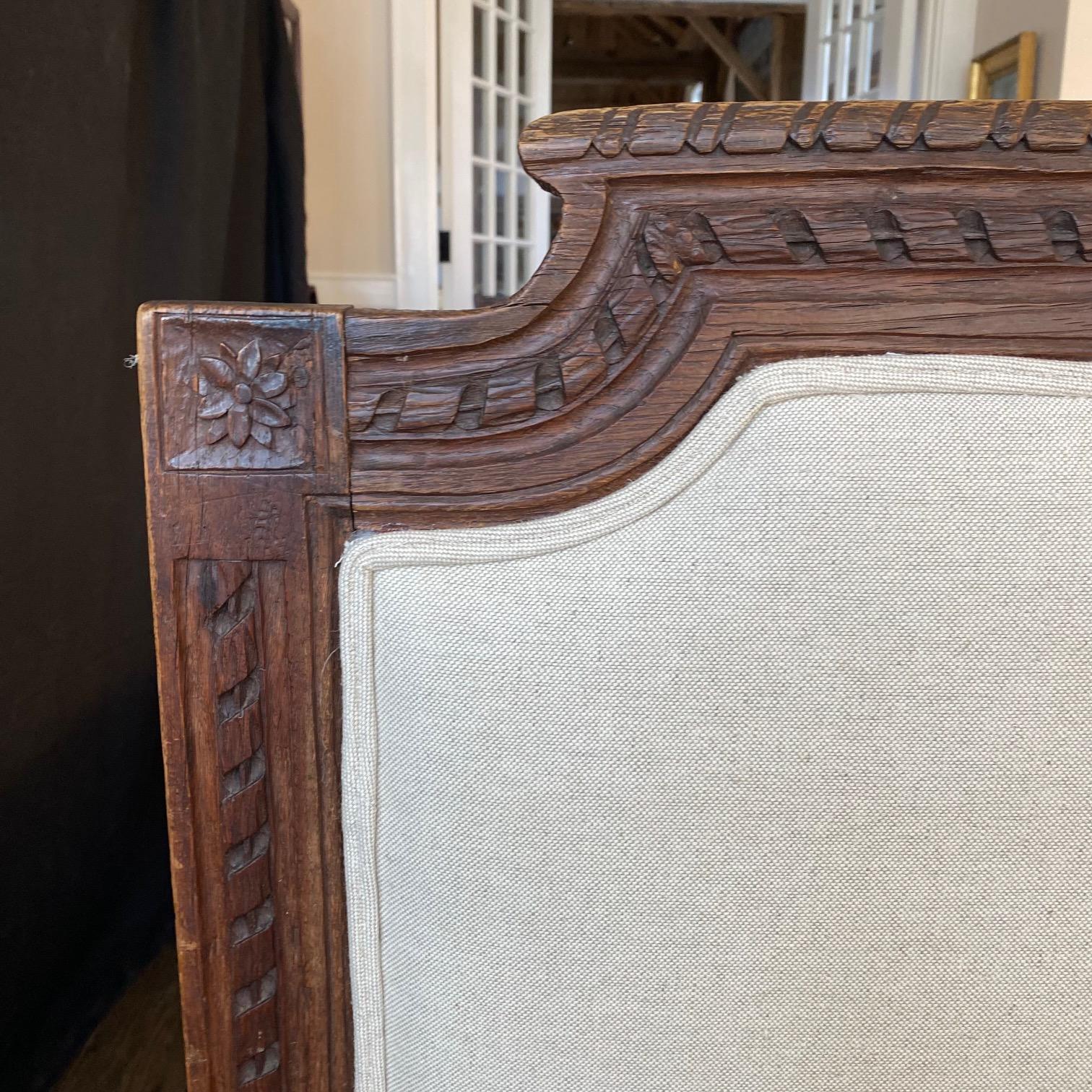 18th Century Museum Quality Highly Carved French Daybed Newly Reupholstered For Sale 8