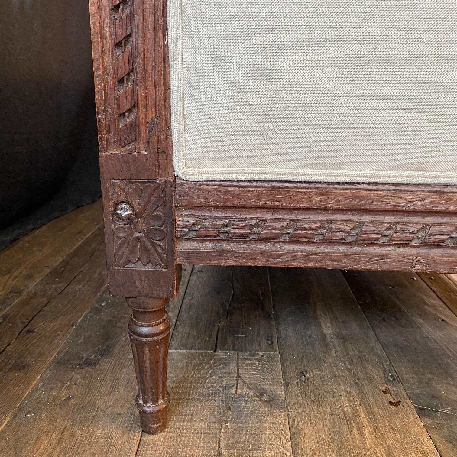 18th Century Museum Quality Highly Carved French Daybed Newly Reupholstered For Sale 9