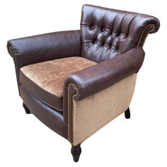 Fauteuil club George Smith en cuir chocolat touffeté et mohair